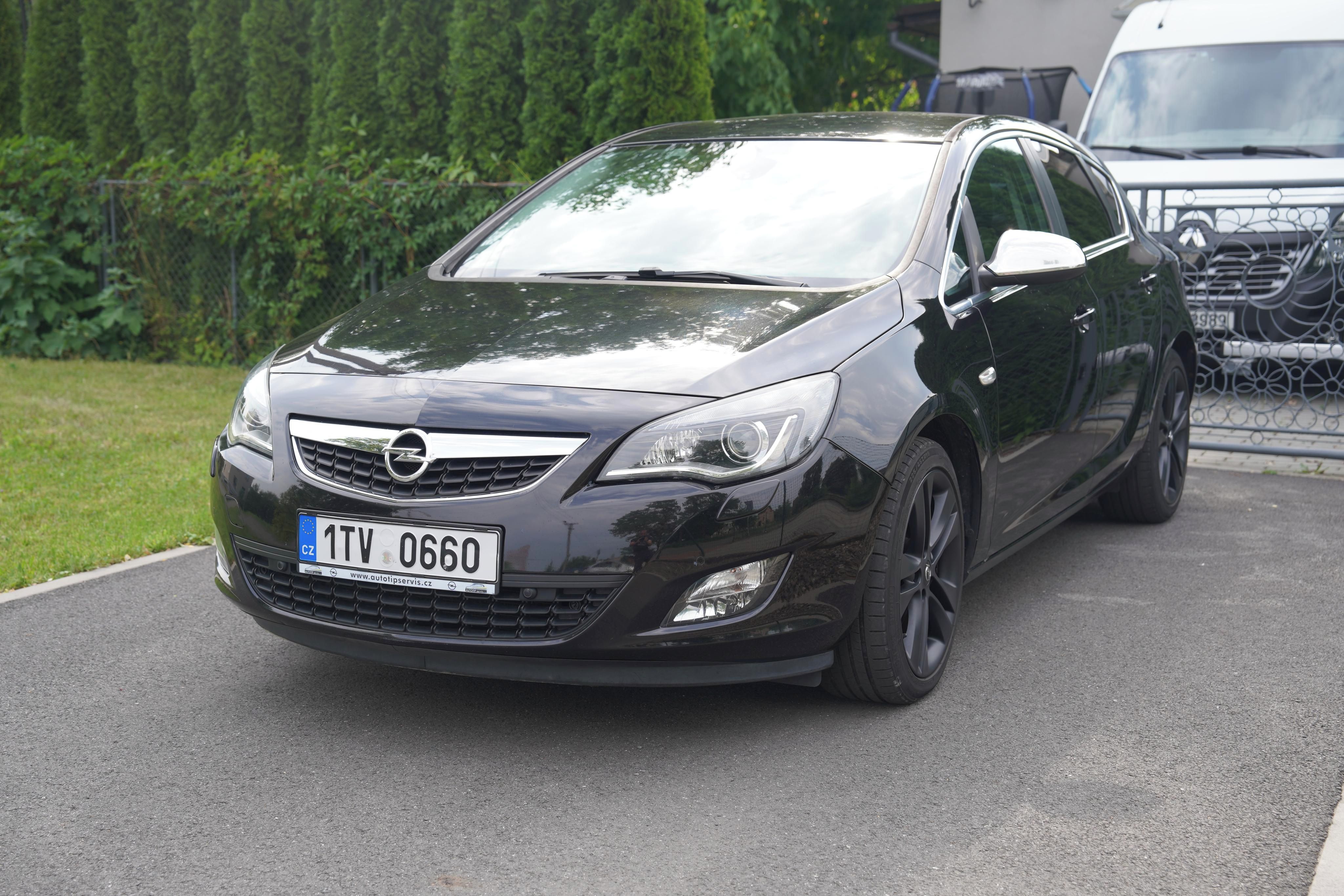 Opel Astra, CDTI 140 kW 109000 km - fotka 2