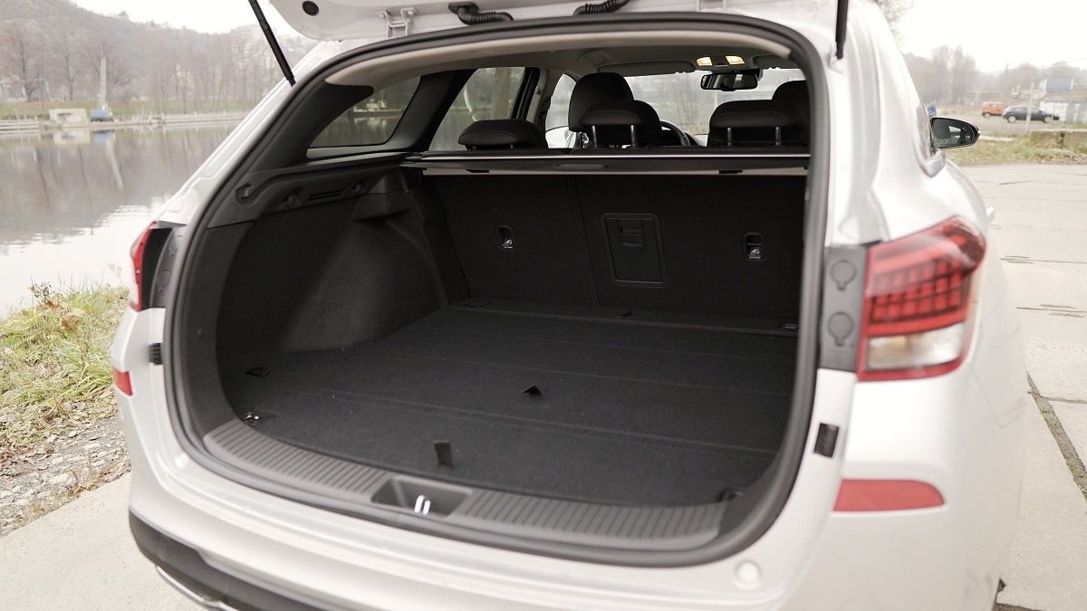 Hyundai i30, 1.6 CRDi 100 kW Style Premium - fotka 3