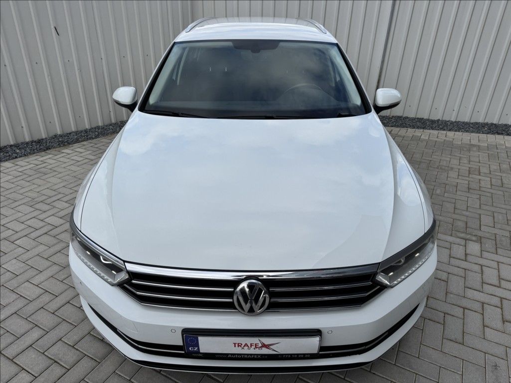 Volkswagen Passat, 2,0 TDI HIGHLINE DPH 1.maj ČR - fotka 6