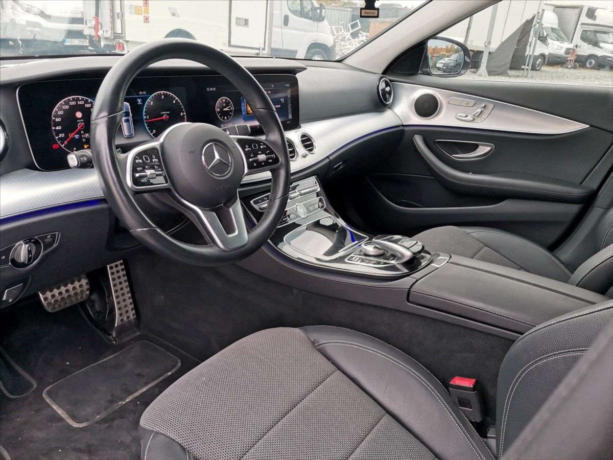 Mercedes-Benz Třídy E, 220d T 4matic*Avantgarde*tažné - fotka 6