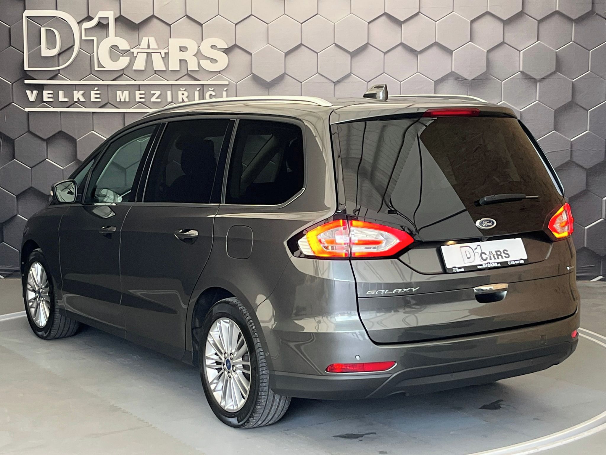 Ford Galaxy, 2.5 HEV VIGNALE LED 7míst - fotka 2