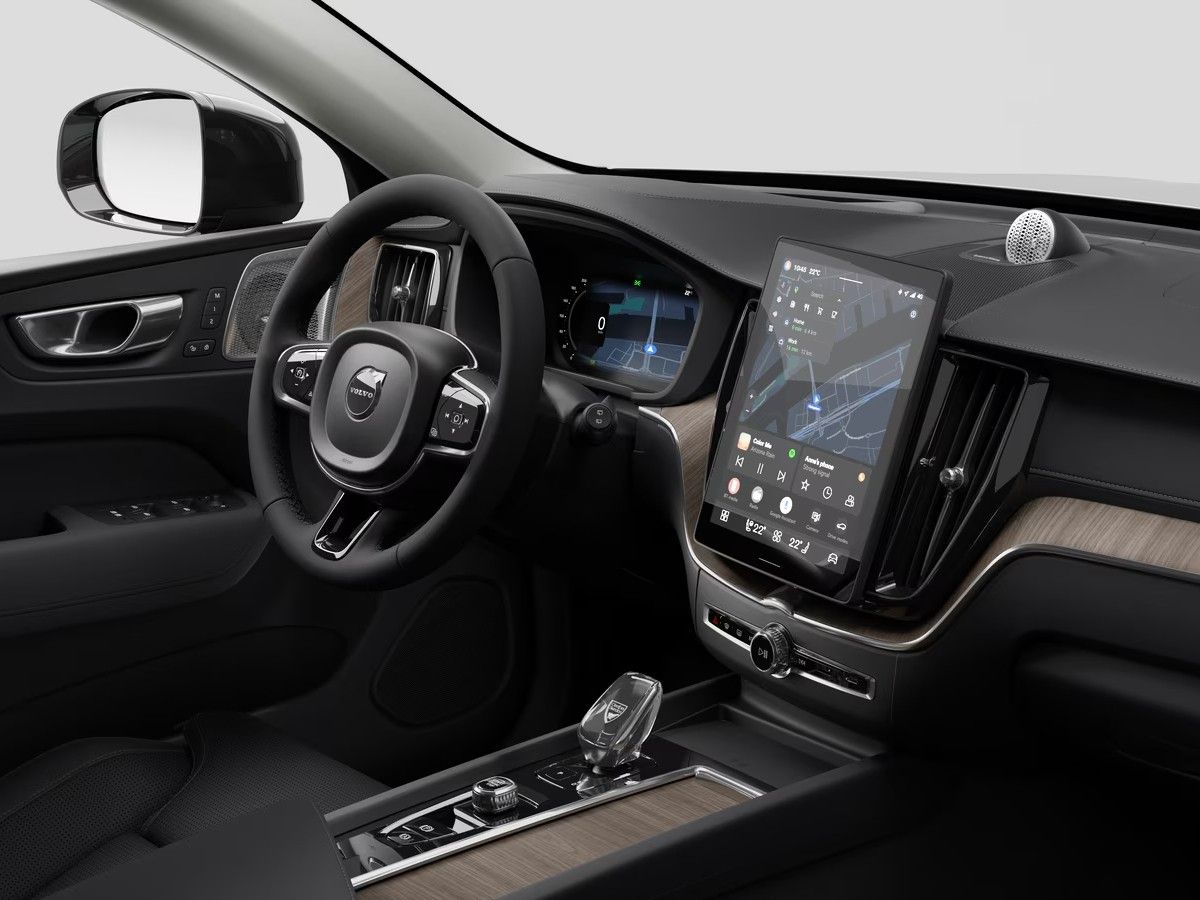 Volvo XC60, 2.0B5 184kW 4x4  ULTRA DARK - fotka 3