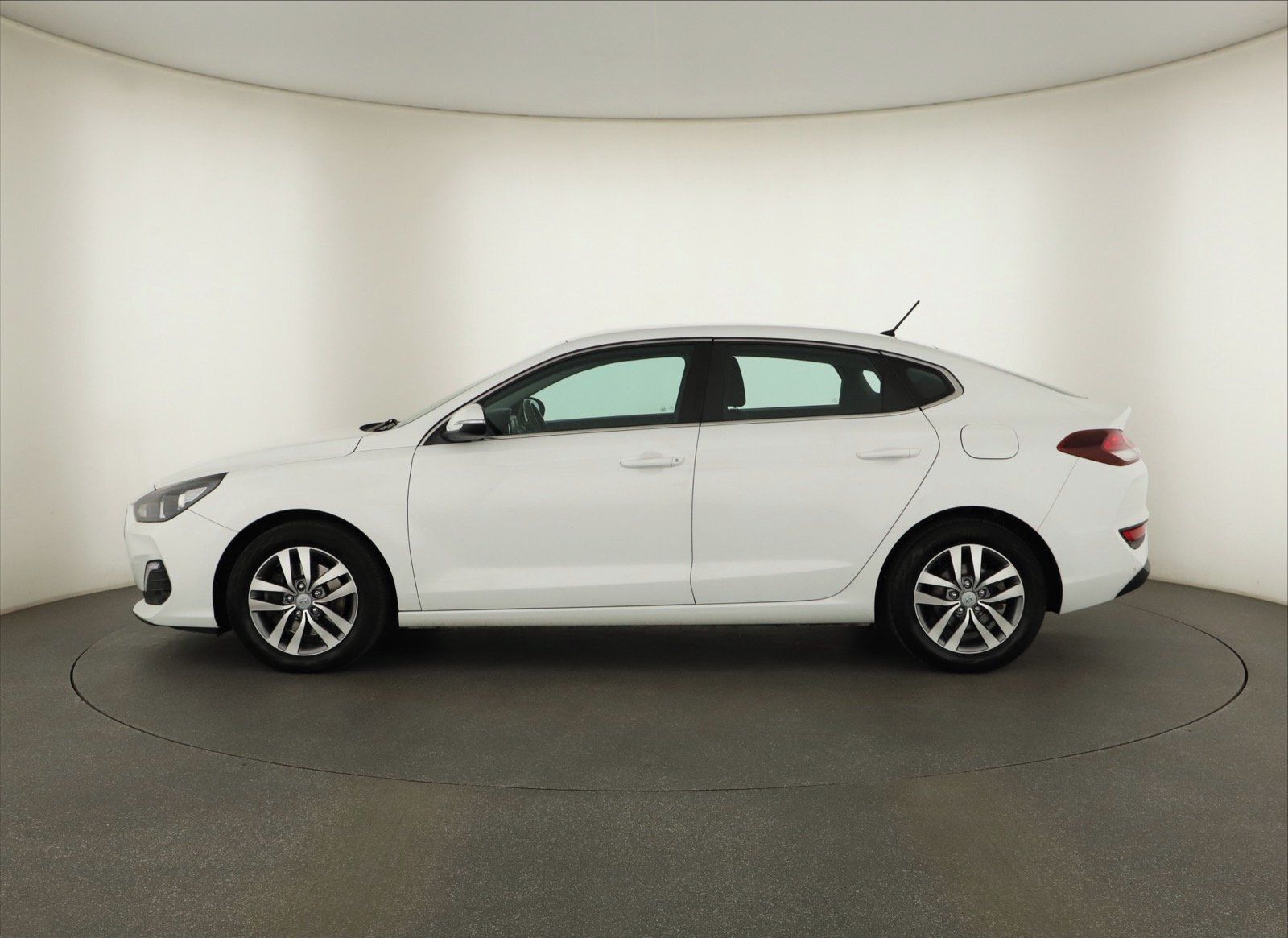 Hyundai i30, 1.6 CRDi, Klima, Tempomat - fotka 3