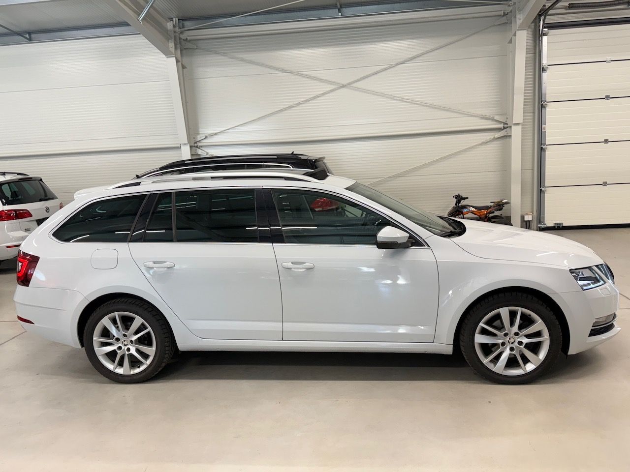 Škoda Octavia, Combi 2.0TDI DSG STYLE PLUS - fotka 6