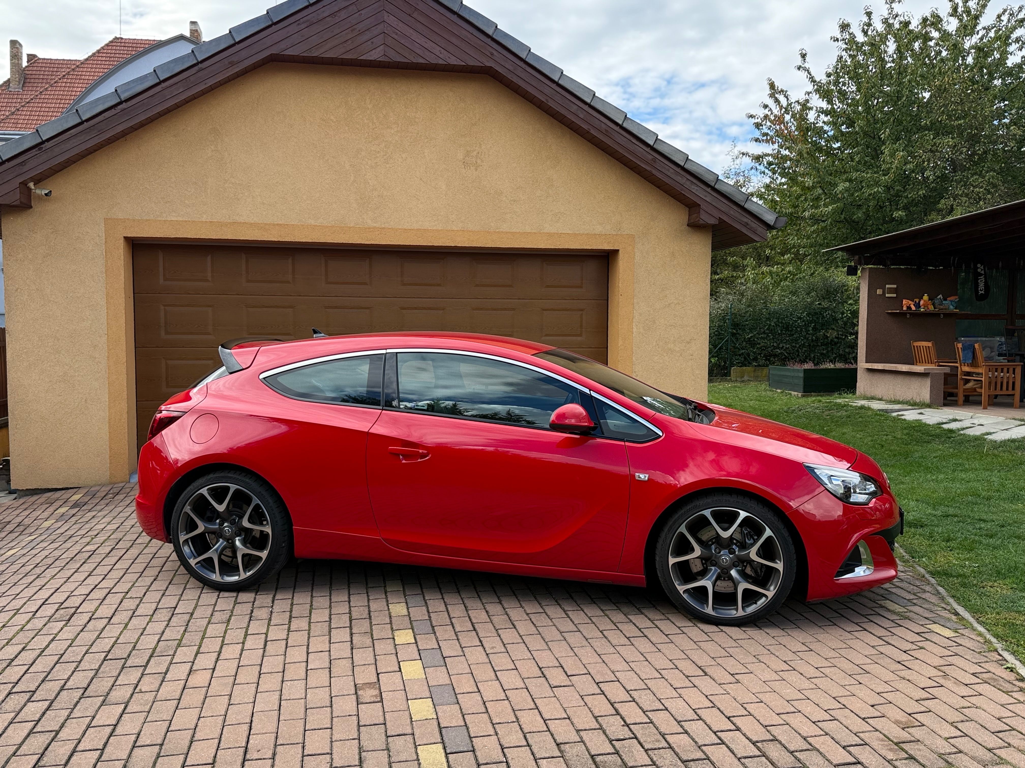 Opel Astra, GTC OPC 206kW původ ČR - fotka 2