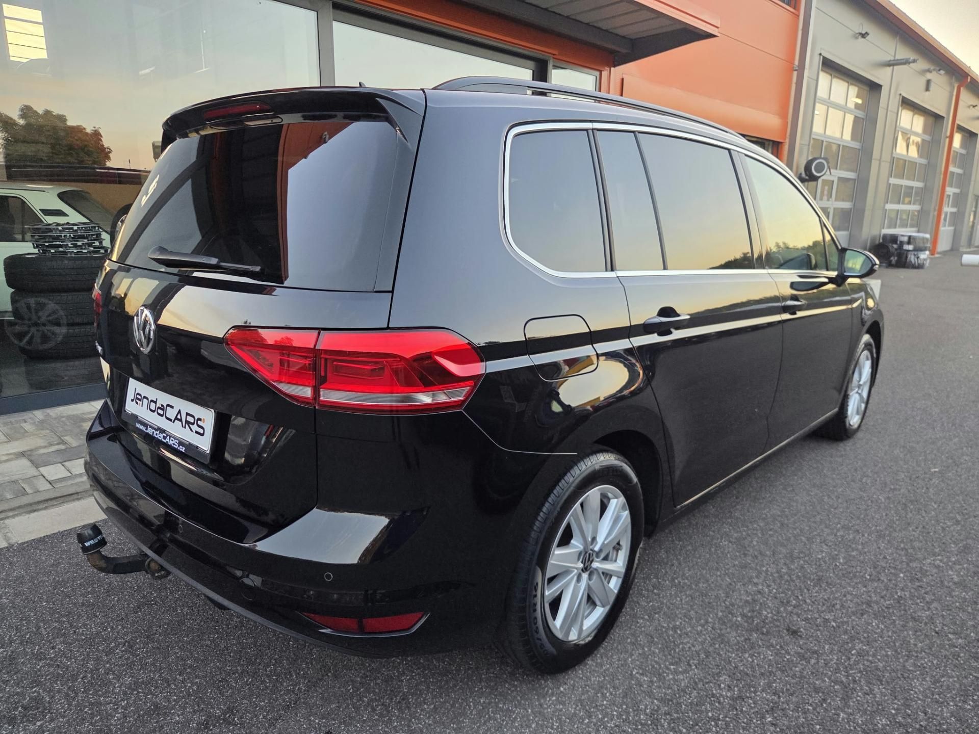 Volkswagen Touran, 1.5 TSI  7 MÍST - fotka 4