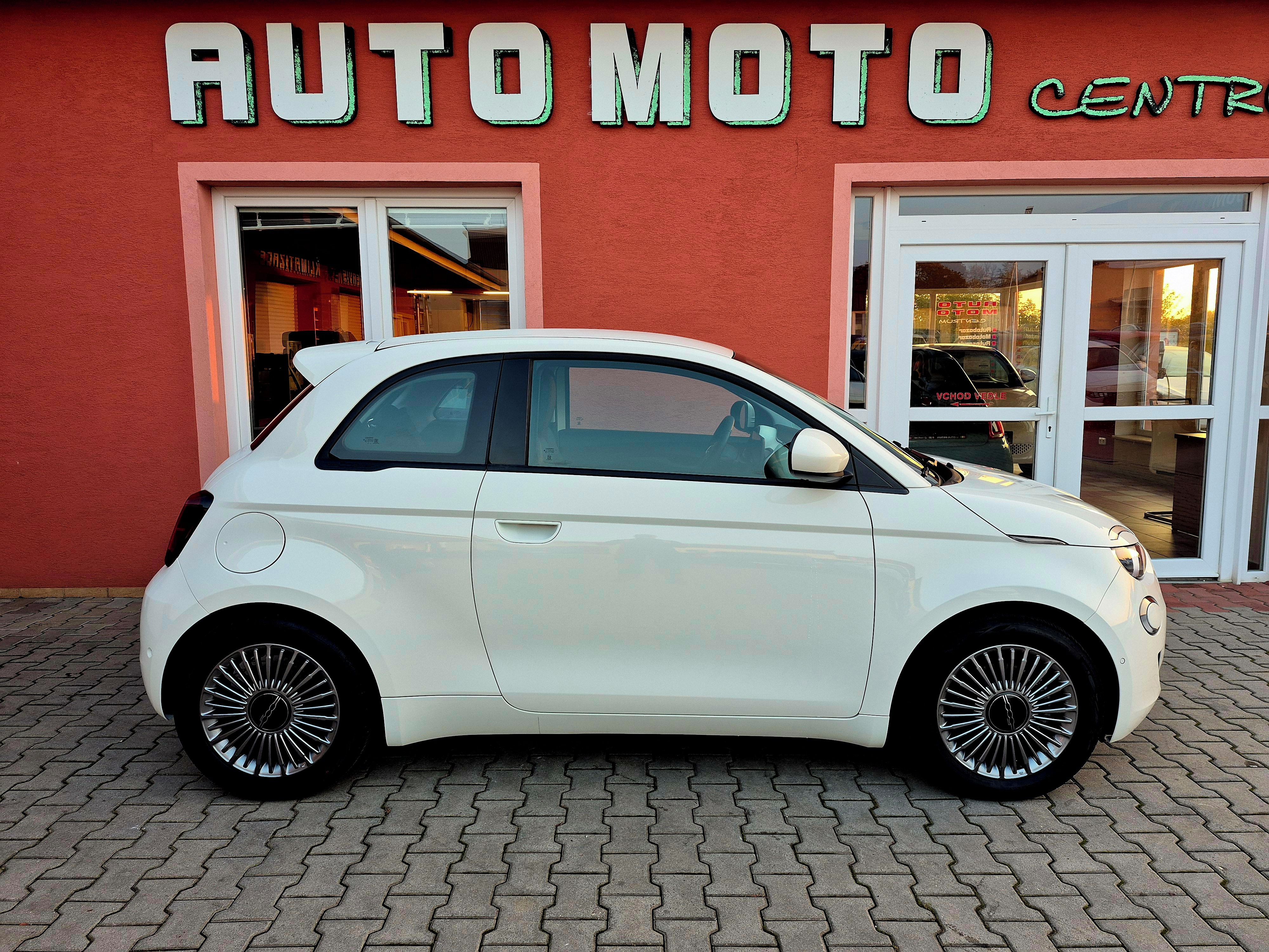 Fiat 500E, 87 kW / 42 kWh ICON SOH 96% - fotka 3