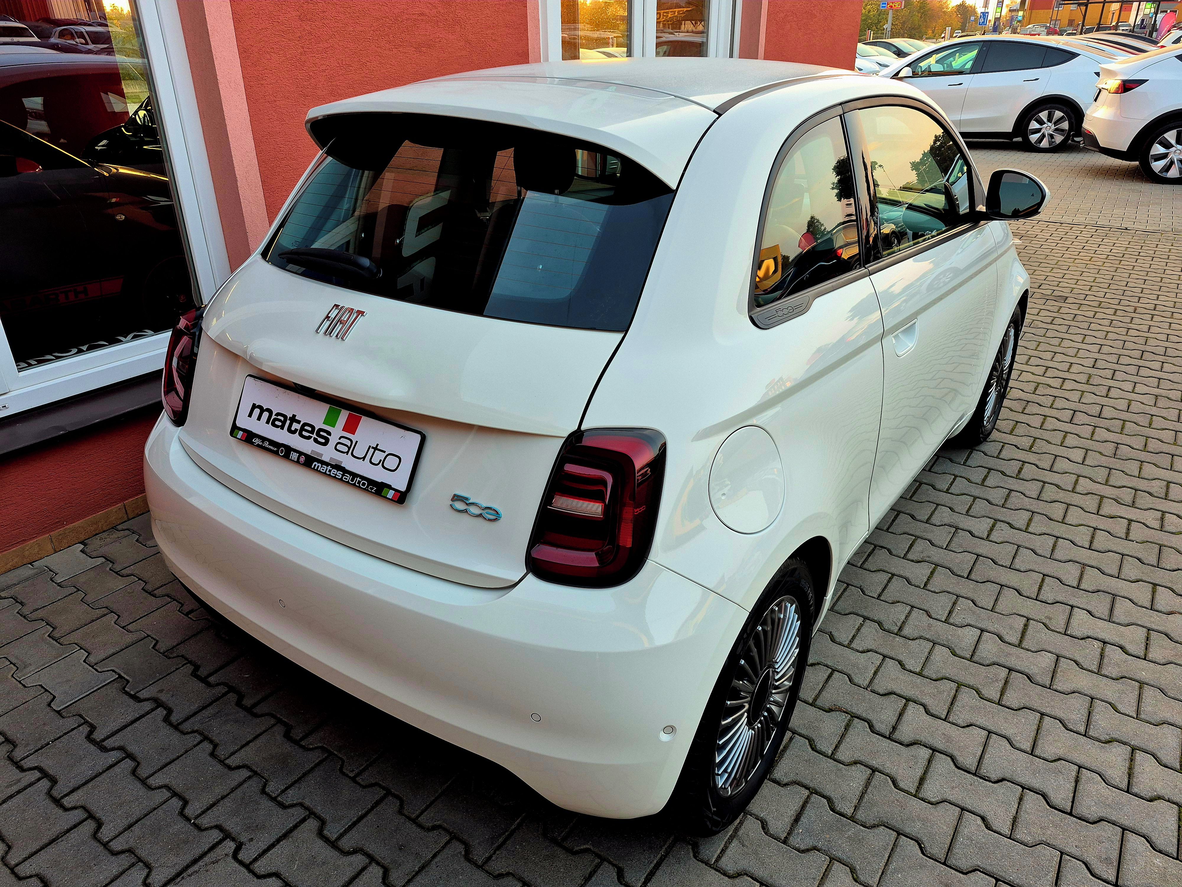 Fiat 500E, 87 kW / 42 kWh ICON SOH 96% - fotka 6
