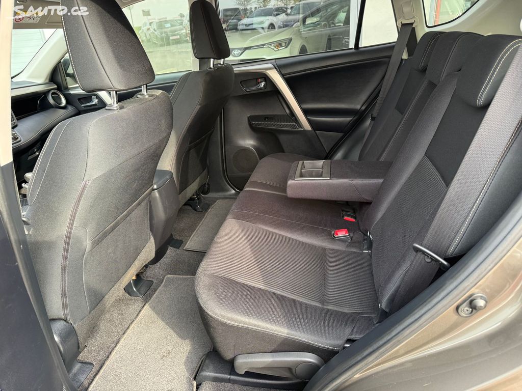 Toyota Rav4, fotka 11