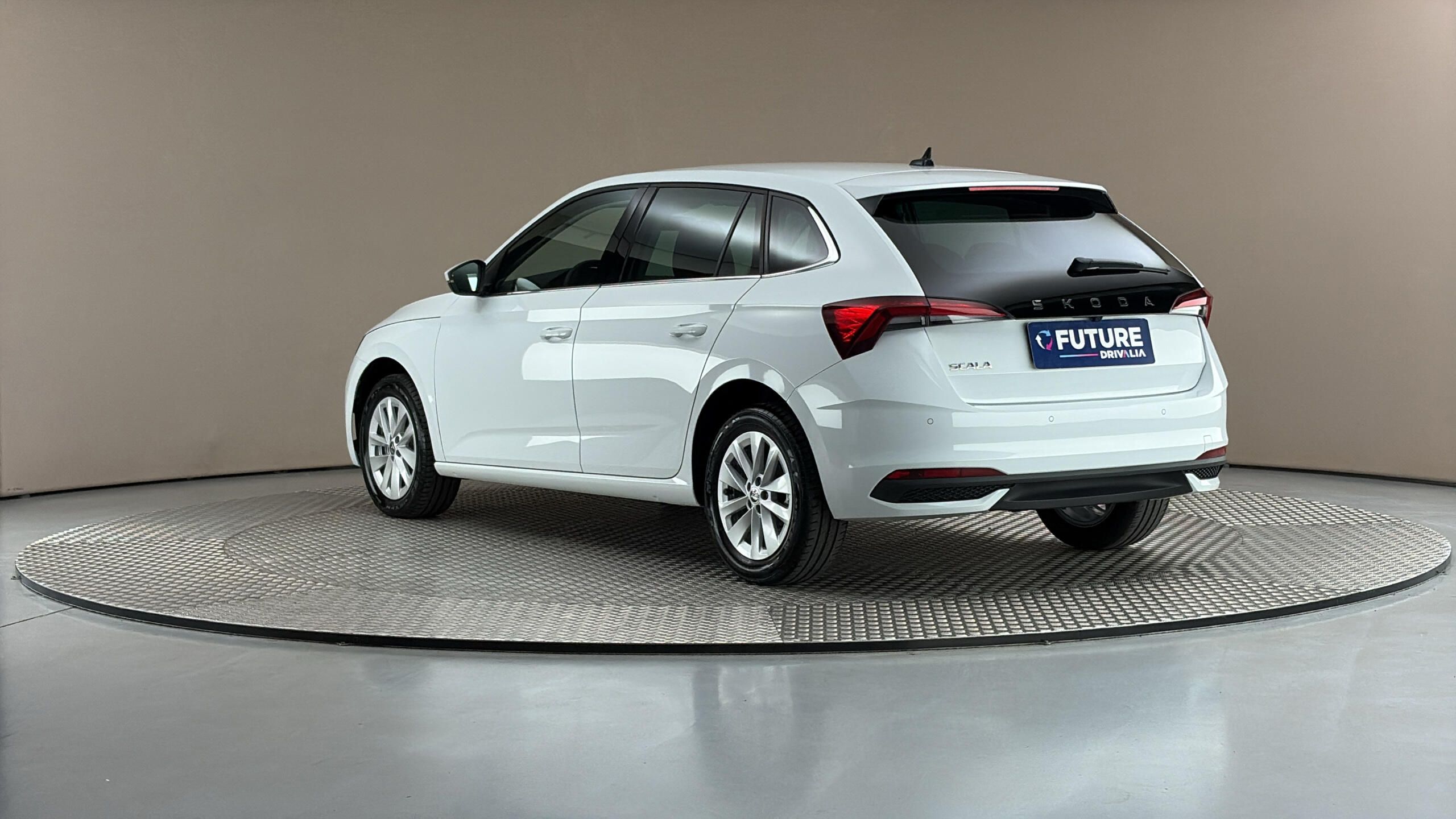 Škoda Scala, 1.0 TSI DSG Top Selection - fotka 2