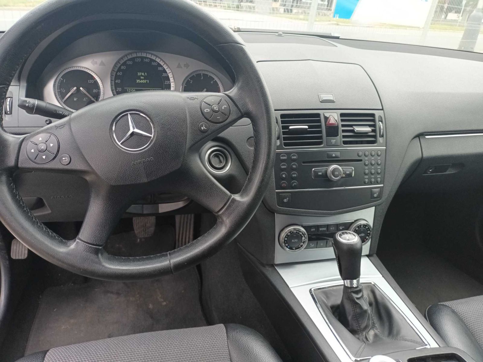 Mercedes-Benz Třídy C, 320 CDI, Kožené sedačky - fotka 3