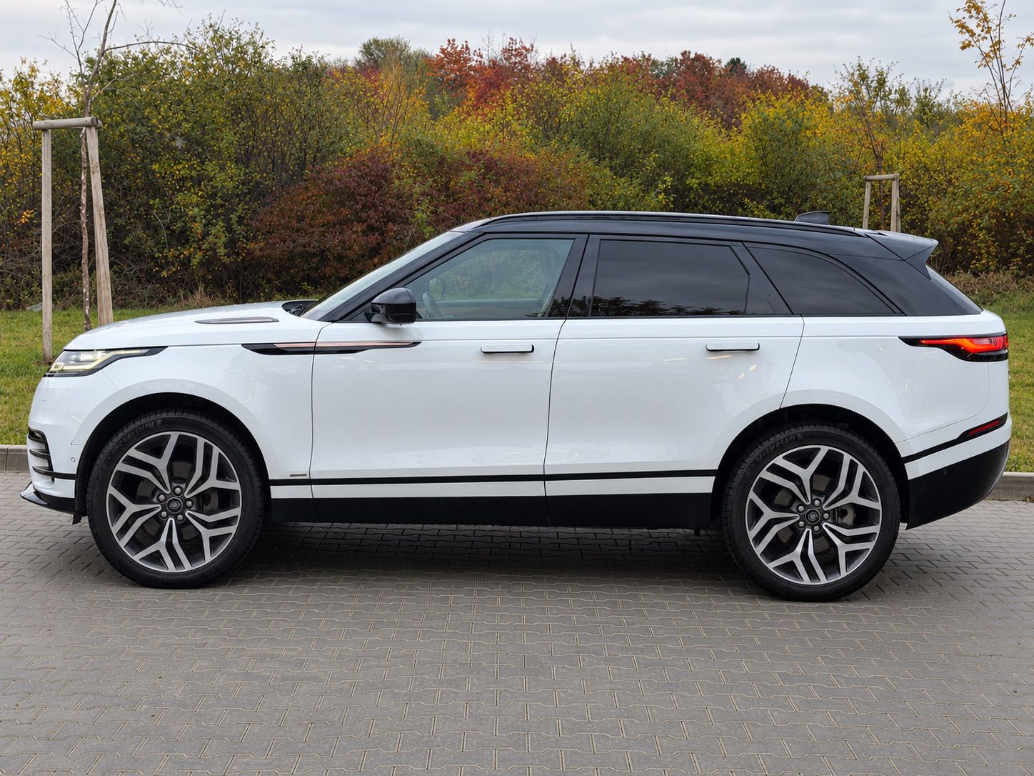 Land Rover Range Rover Velar, VELAR R-dynamic CZ TOP Výbava - fotka 3