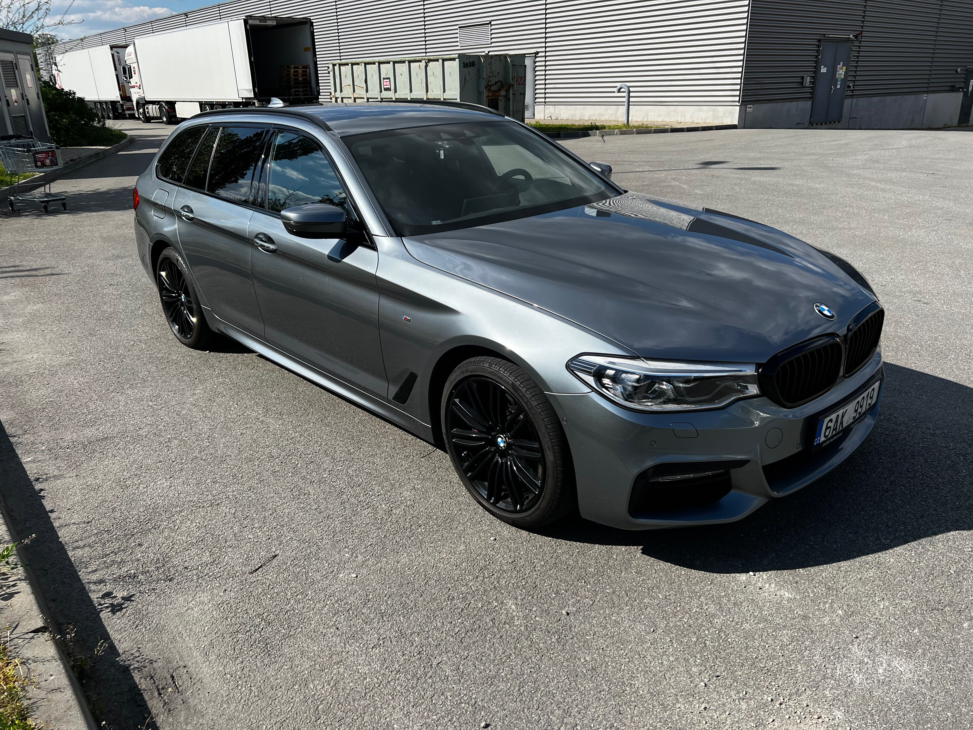 BMW Řada 5, BMW 540i xDrive Touring MSport - fotka 2