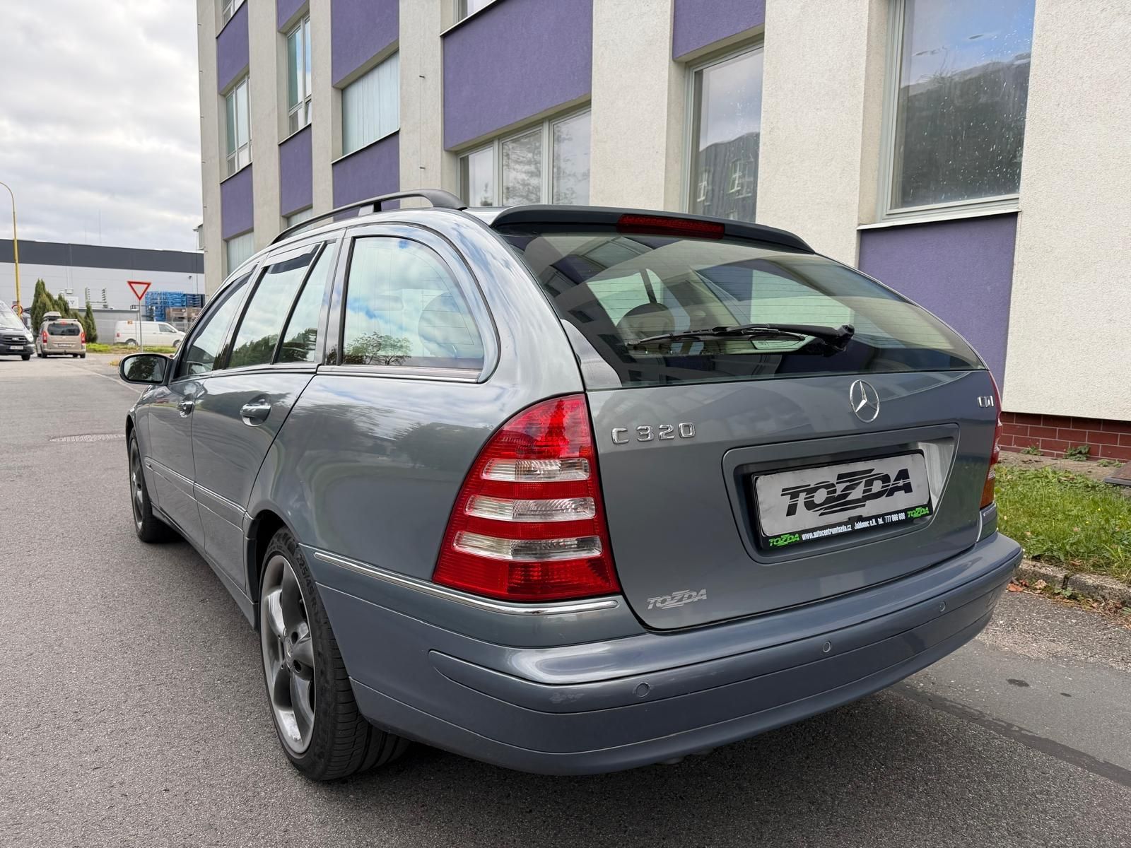 Mercedes-Benz Třídy C, 320 3,0 CDi Elegance - fotka 3