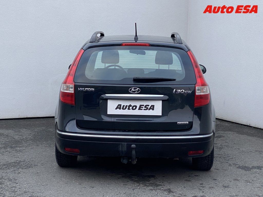 Hyundai i30, 1.6 CRDI,AC,tažné - fotka 5