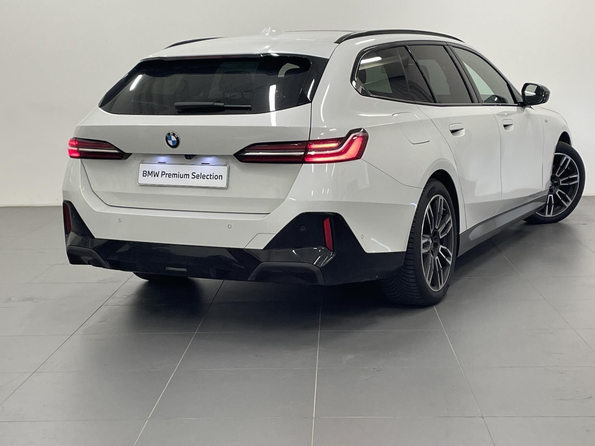BMW Řada 5, 520d xDrive, Mpaket - fotka 3