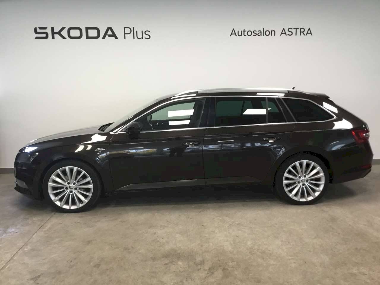 Škoda Superb, Combi L&K 4x4 DSG 2.0 TDI 140 - fotka 3