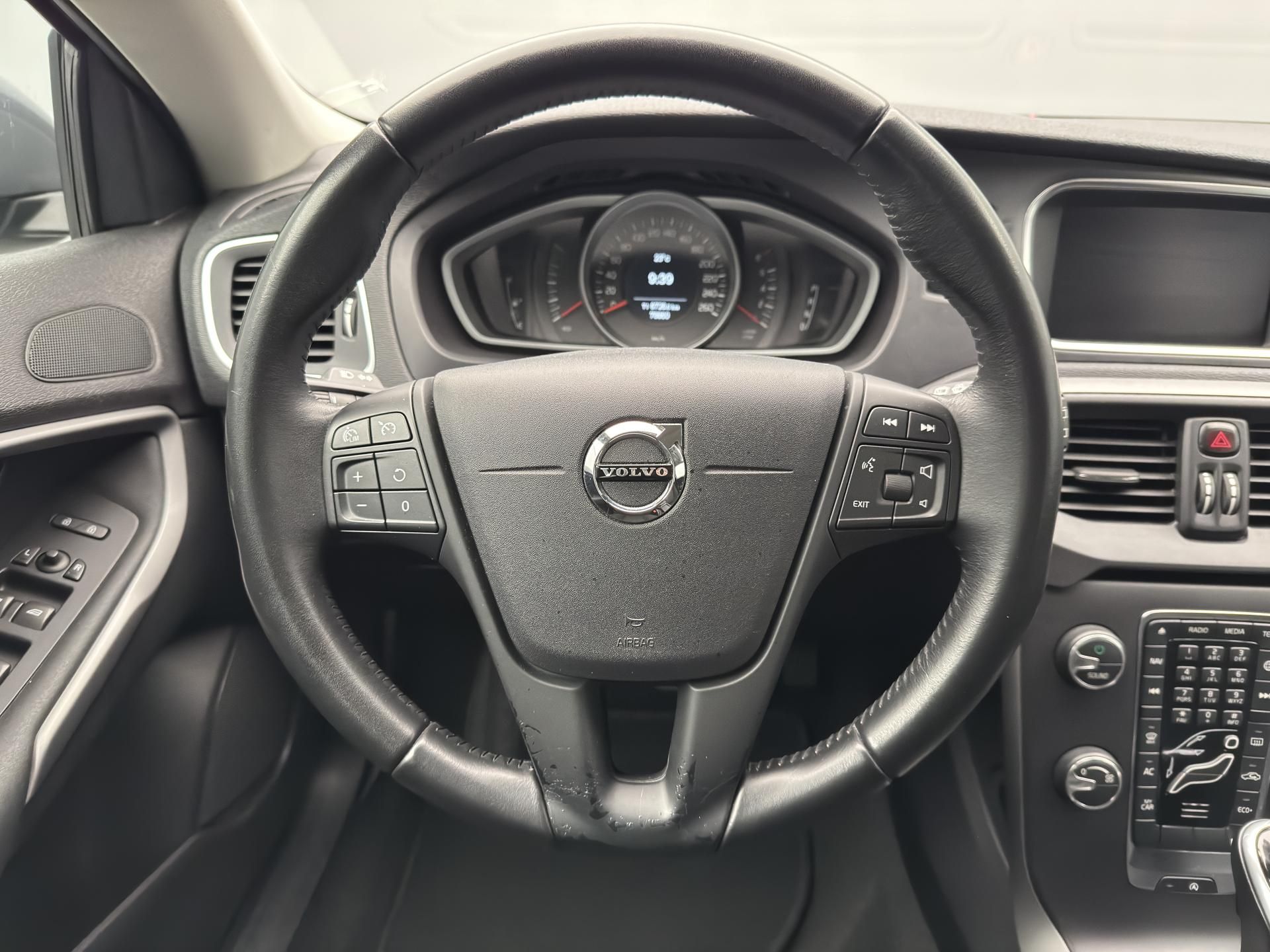 Volvo V40, T2 MOMENTUM AUT - fotka 3