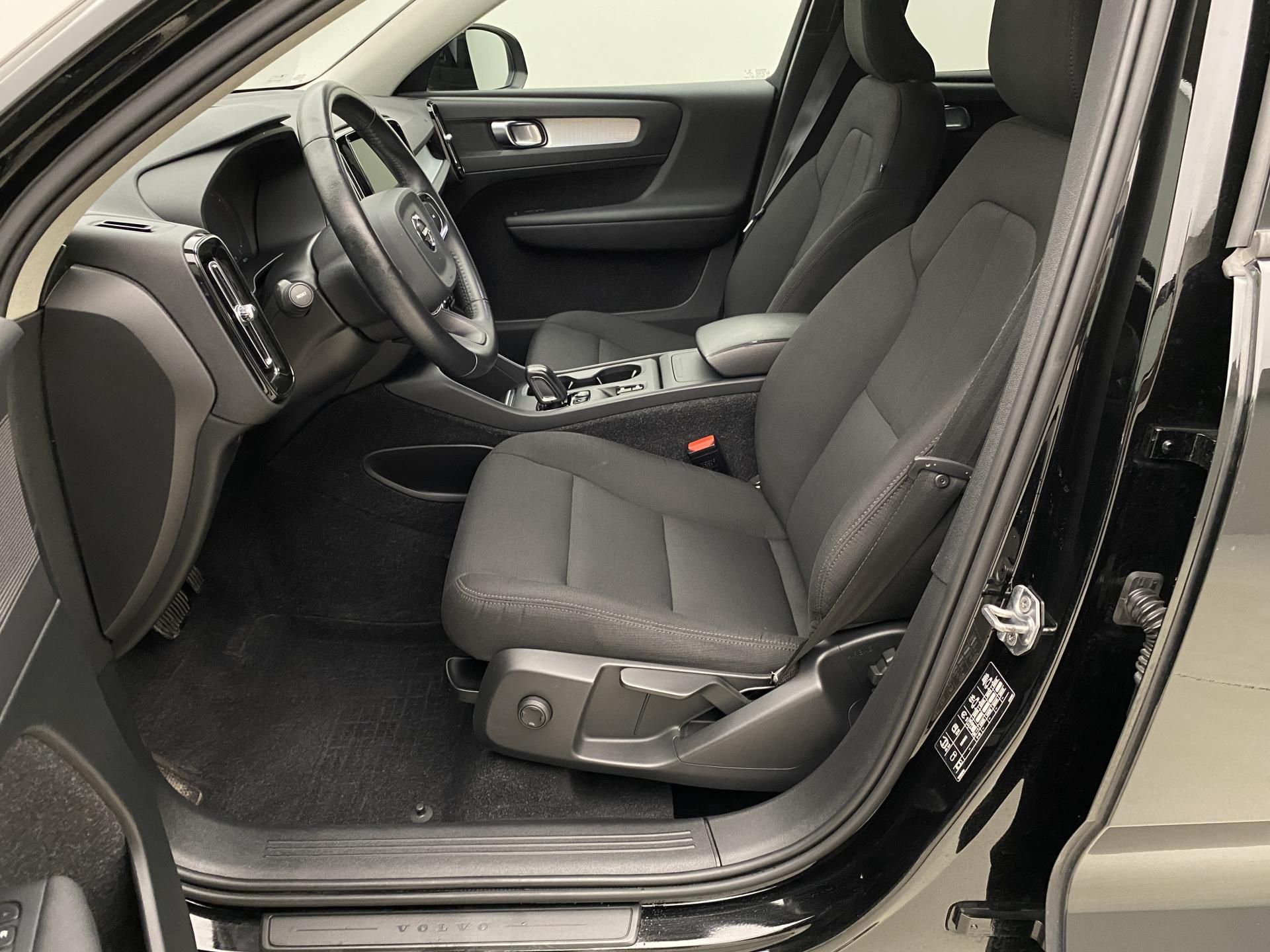 Volvo XC40, D3 AWD MOMENTUM AUT - fotka 3