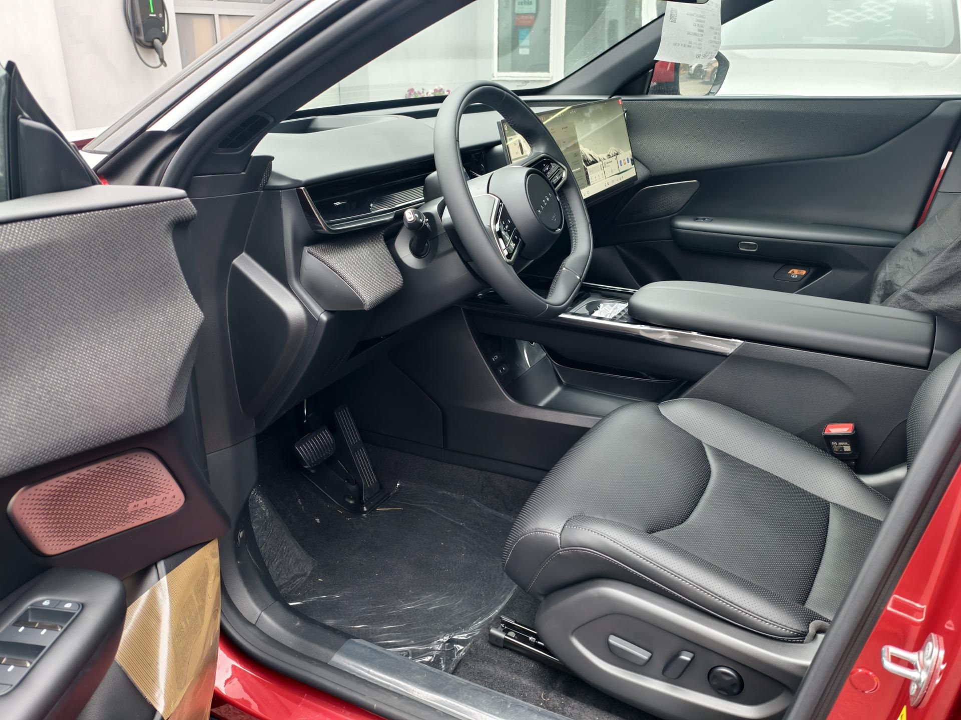 Mazda CX-6e, TAKUMI + dobíjecí karta 30.tis - fotka 4