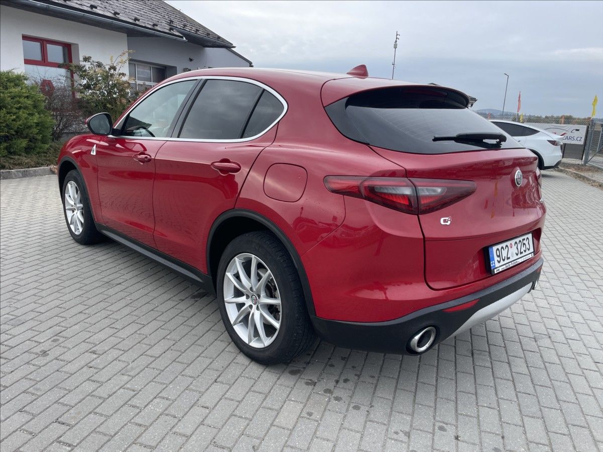 Alfa Romeo Stelvio, 2,0 Turbo 280k Q4 AT8 4x4 Tažn - fotka 3