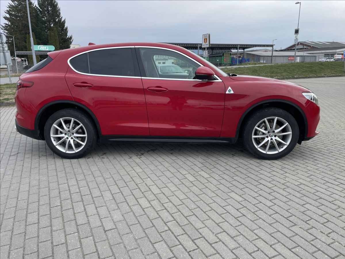 Alfa Romeo Stelvio, 2,0 Turbo 280k Q4 AT8 4x4 Tažn - fotka 5