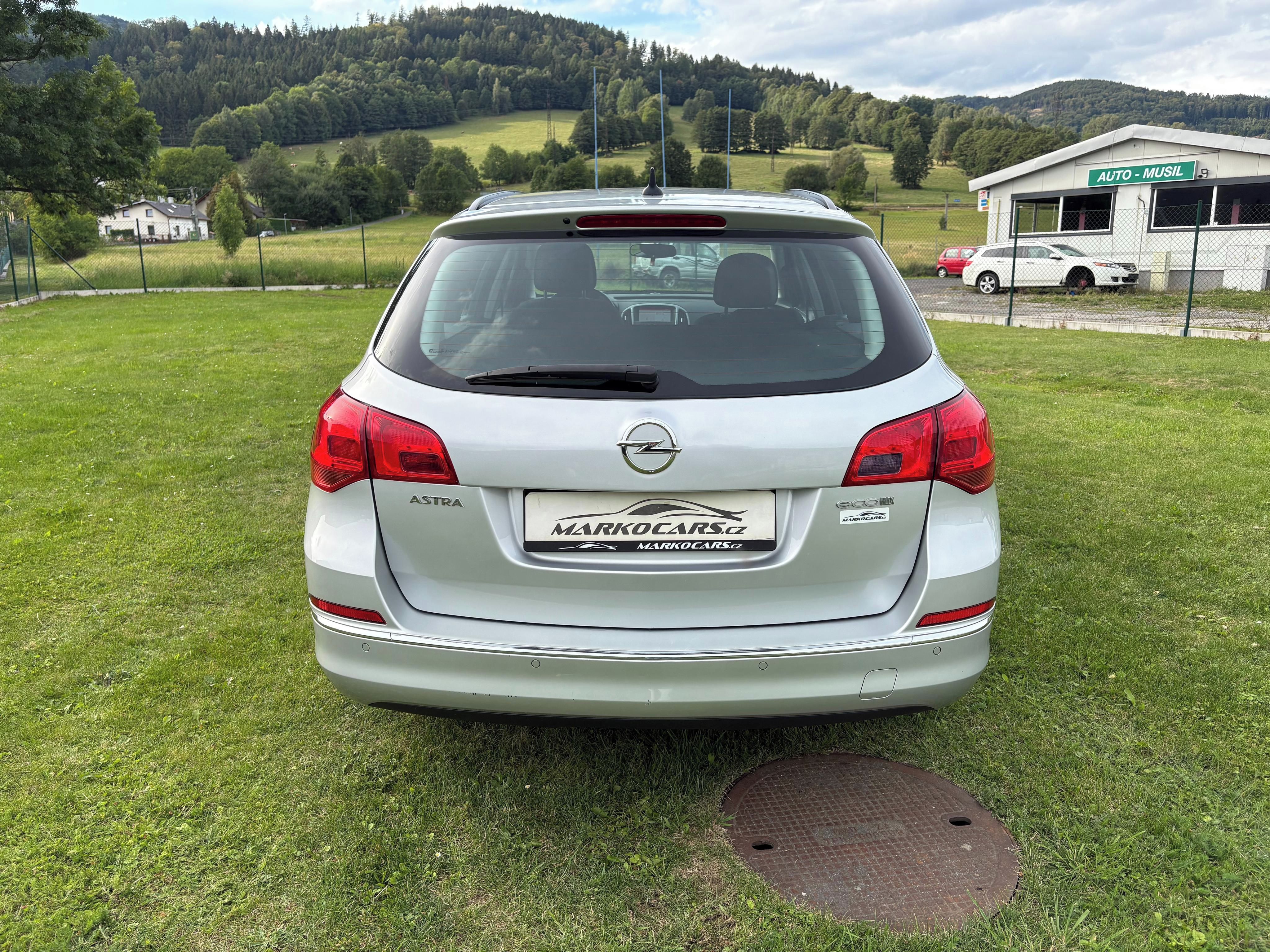 Opel Astra, SPORTS TOURER 1.6CDTi NAVI TZ - fotka 6