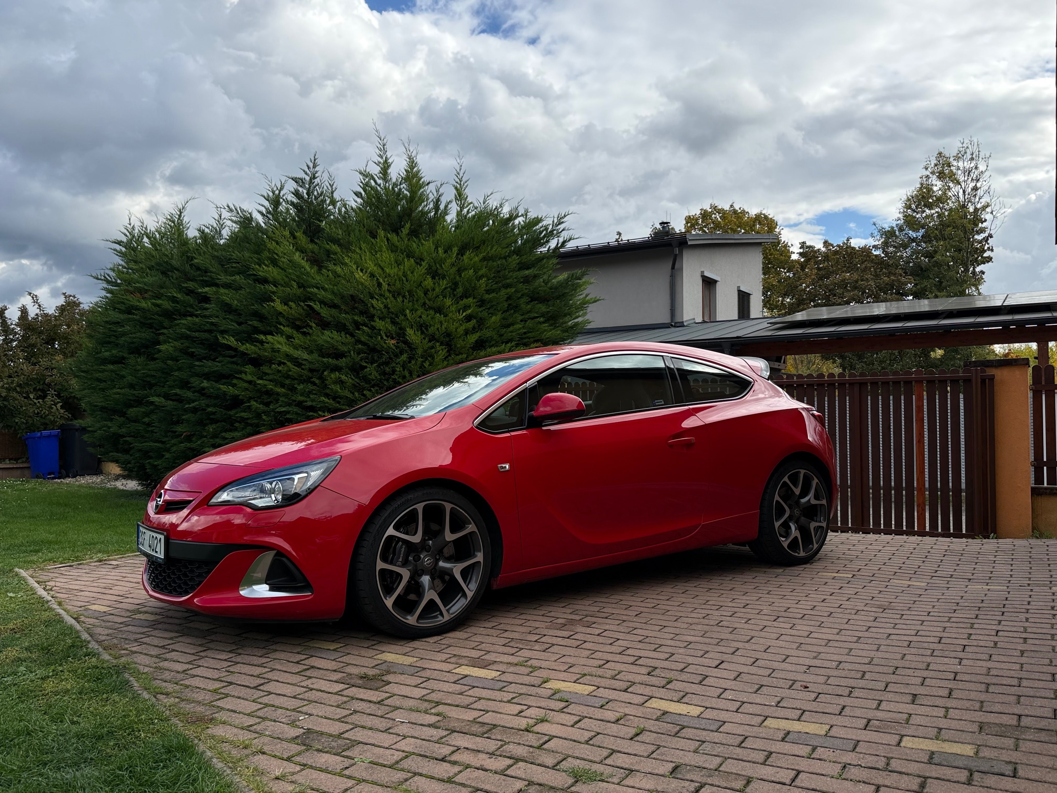Opel Astra, GTC OPC 206kW původ ČR - fotka 3