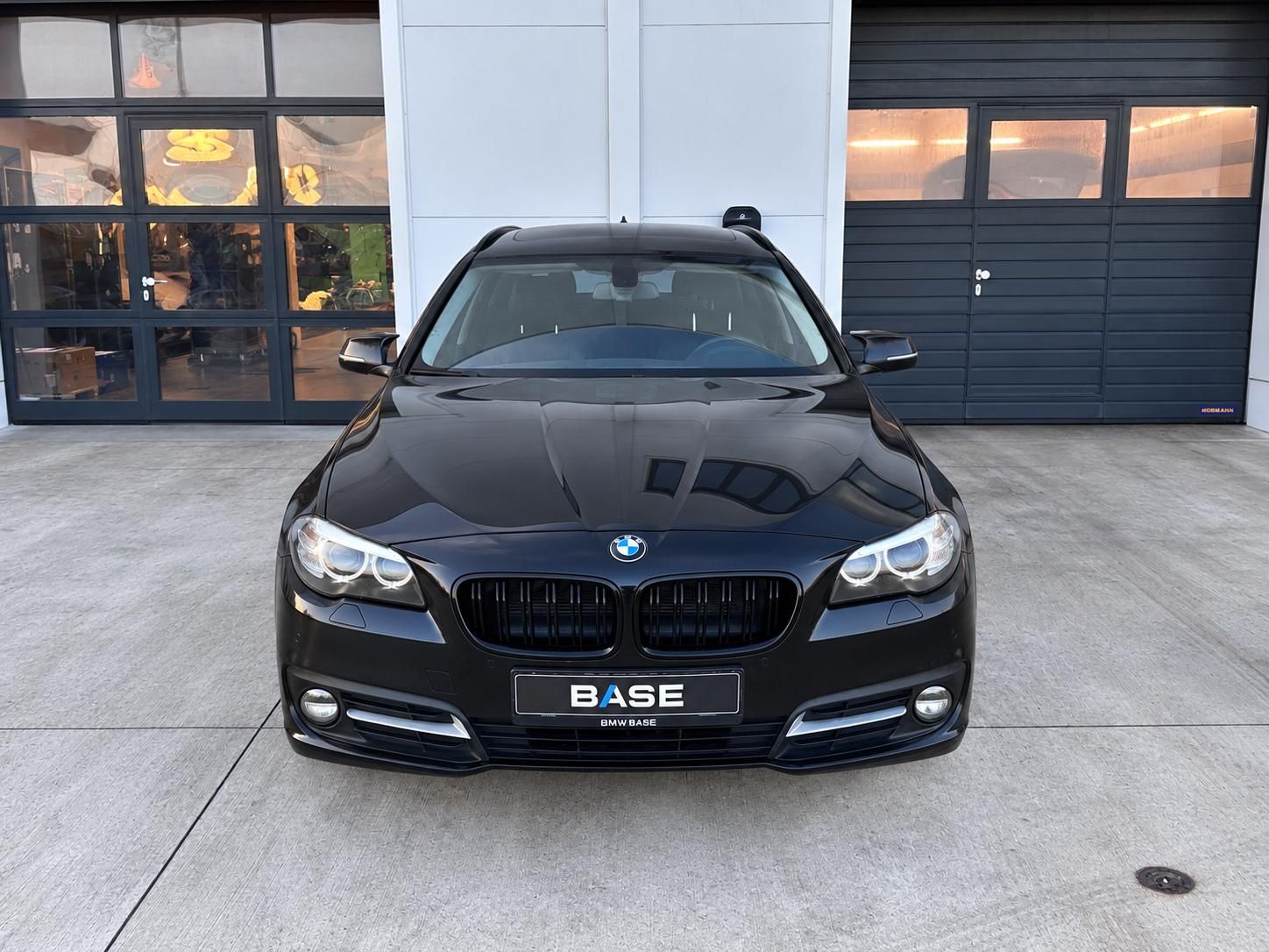 BMW Řada 5, 520d Touring A/T - fotka 2