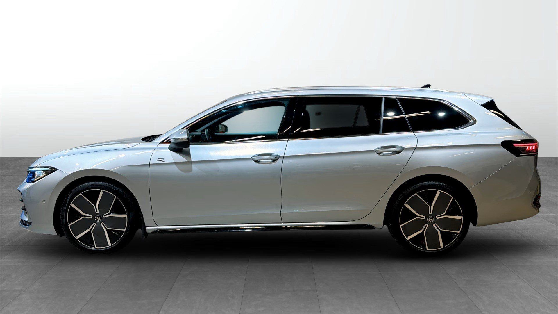 Volkswagen Passat, R-Line 2,0TDI 142kW 4M Nez.Top - fotka 3