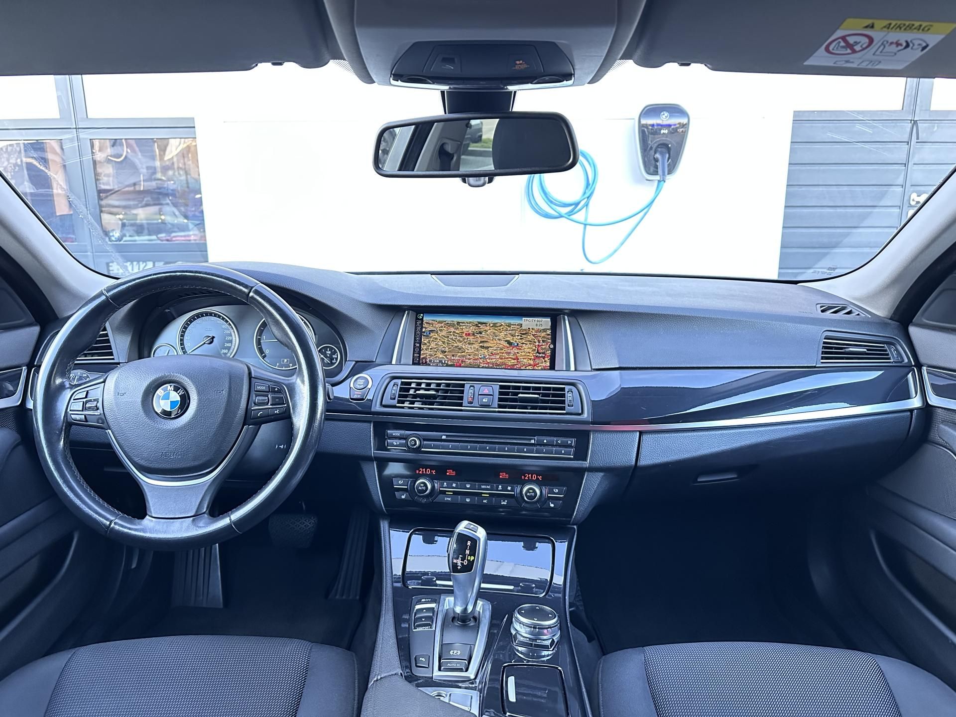 BMW Řada 5, 520d Touring A/T - fotka 6