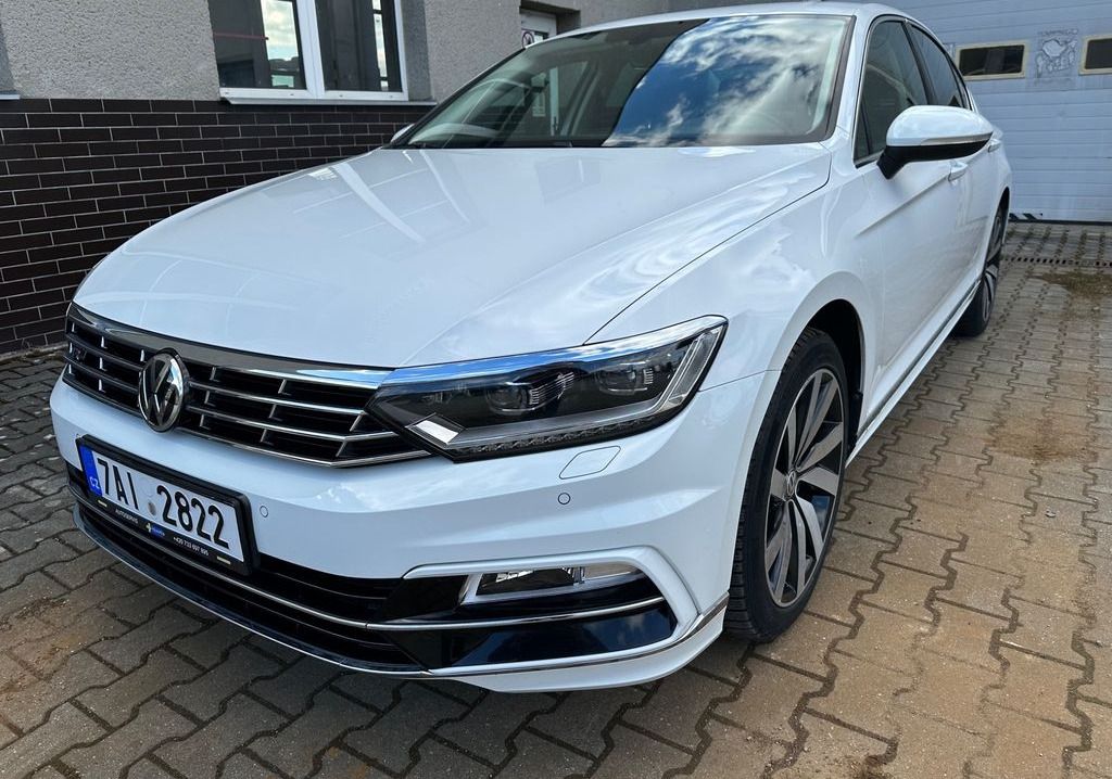 Volkswagen Passat, 2.0 TDI R-Line 140kW - fotka 2