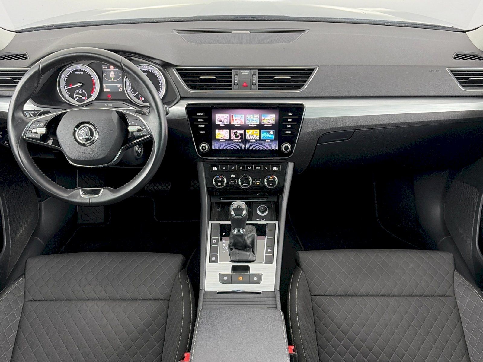 Škoda Superb, Combi DSG 2.0TSI 140kW Ambitio - fotka 5