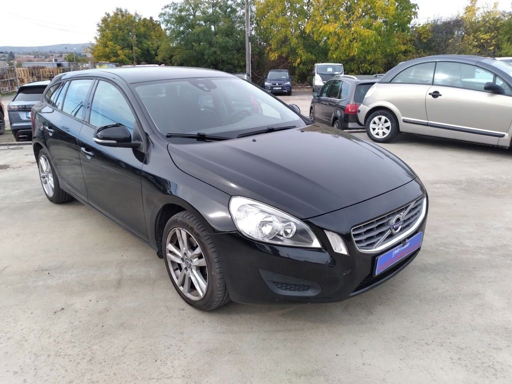 Volvo V60, D3 2.0D MANUÁL,NAVI,AC,DPH