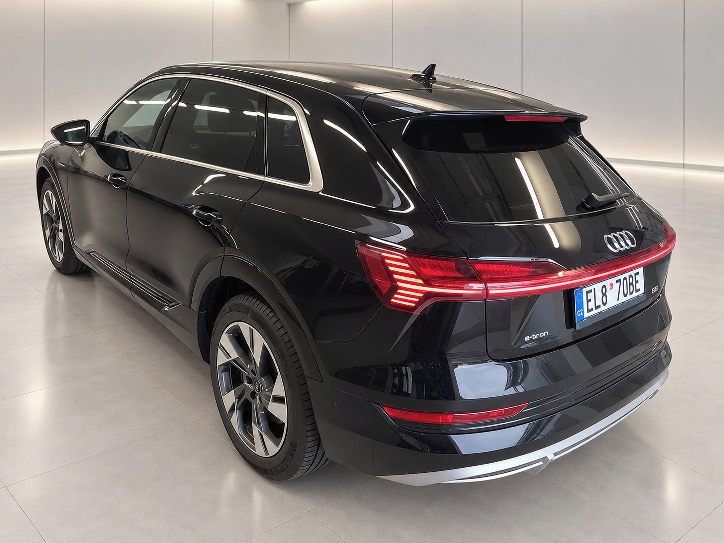 Audi e-tron, 55 S-Line Masáže Nový motor - fotka 5