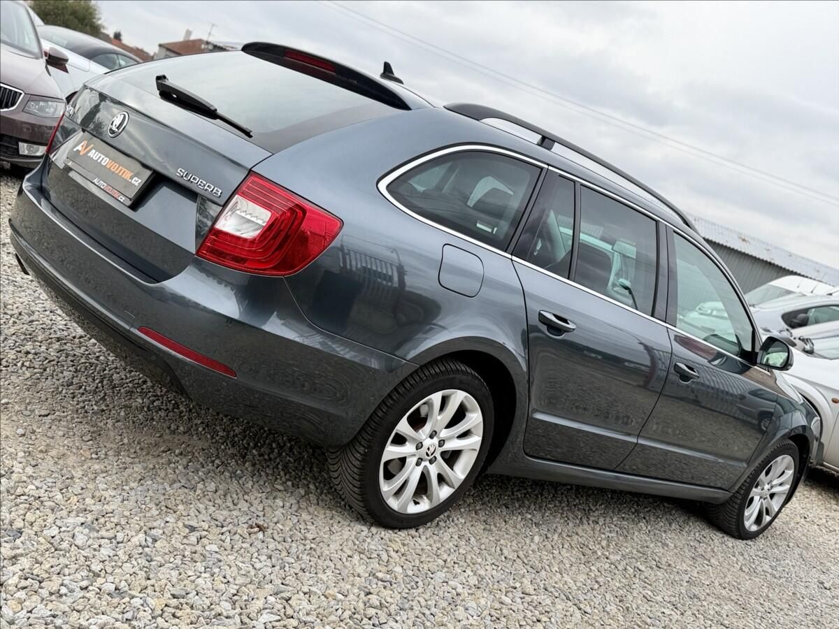 Škoda Superb, 2,0 TDI PO ROZVODECH, NOVÁ STK - fotka 5