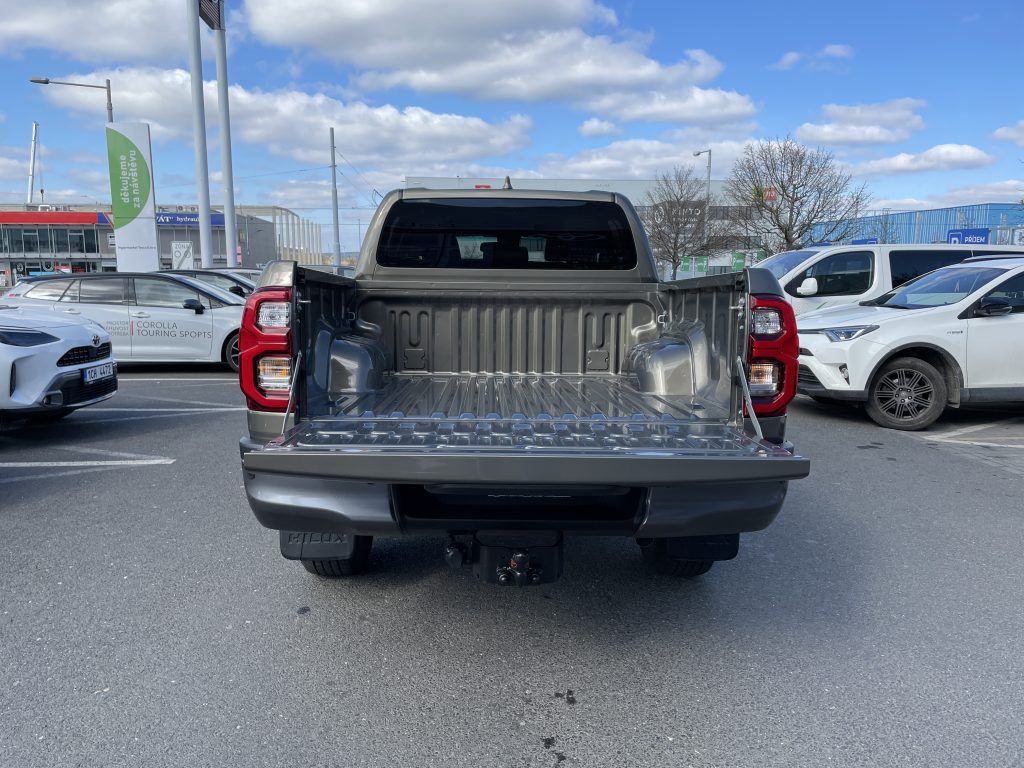 Toyota Hilux, 2.8D Invincible ODBĚR 3/2027 - fotka 5