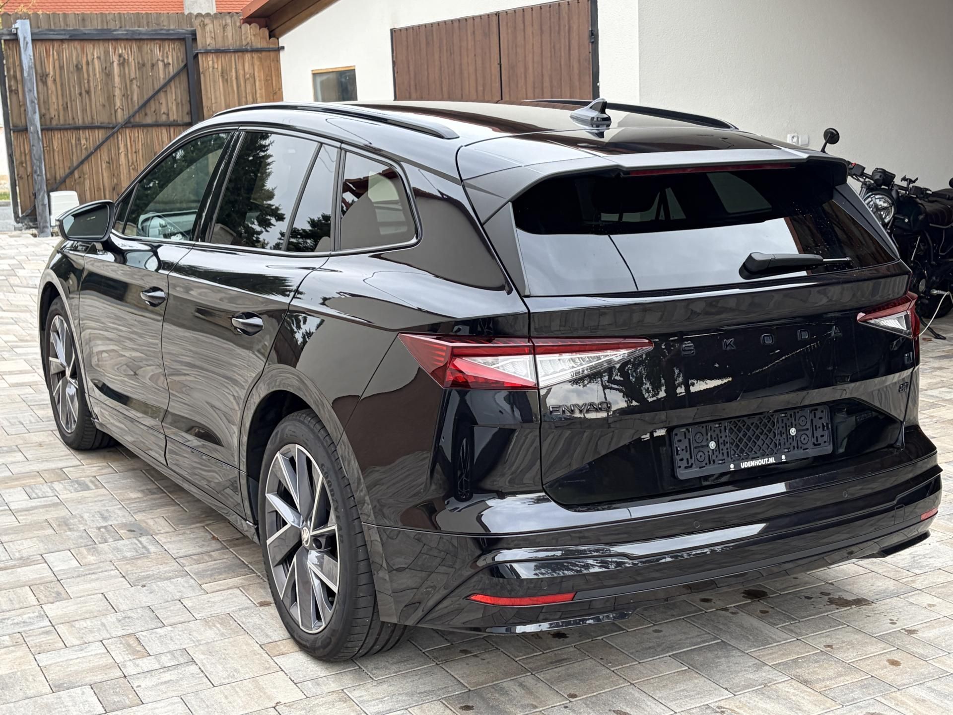 Škoda Enyaq, Sportline, Matrix, TČ,el. kufr - fotka 2