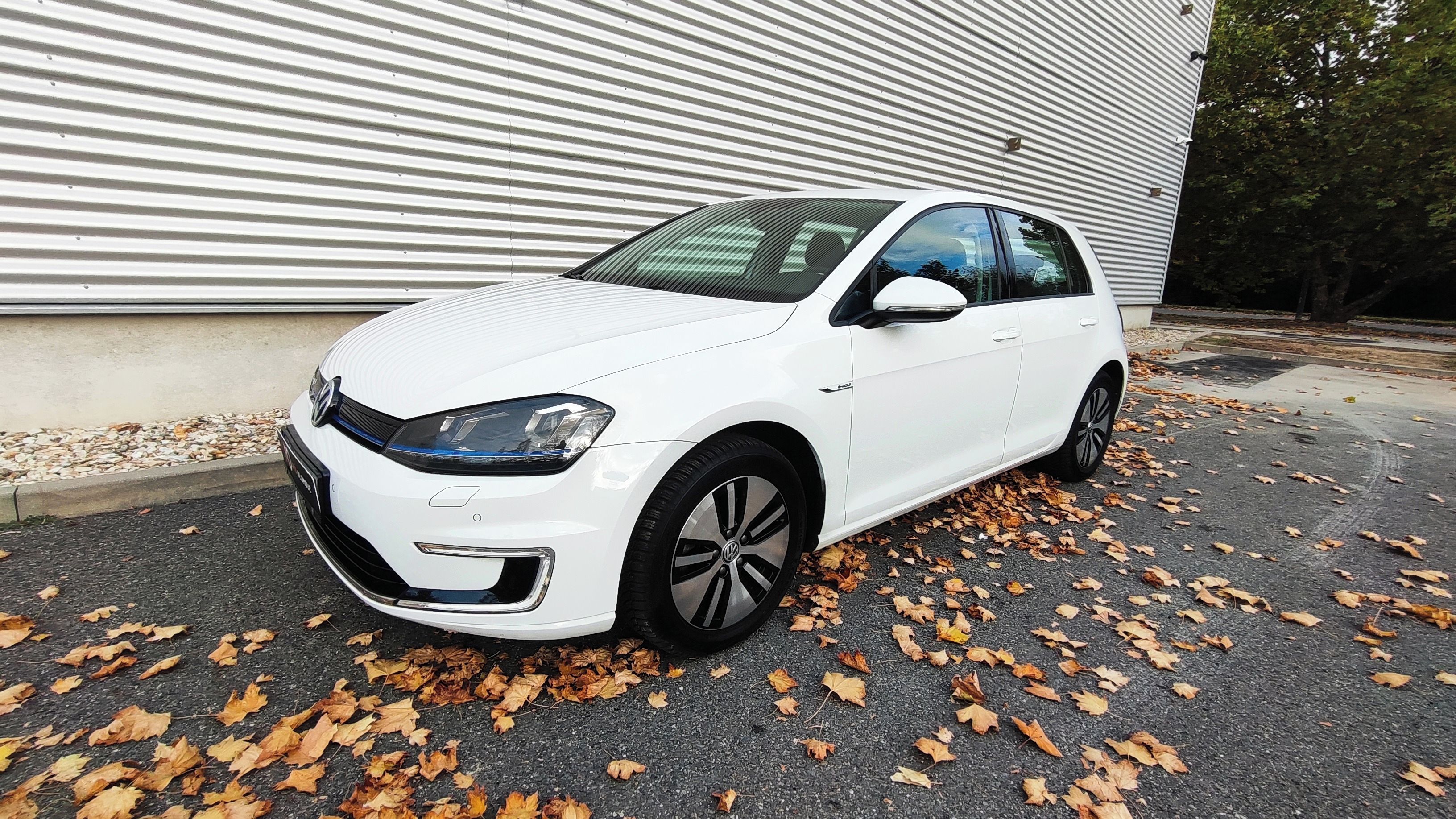 Volkswagen e-Golf, 32kWh 85 KW  28.000km!!!