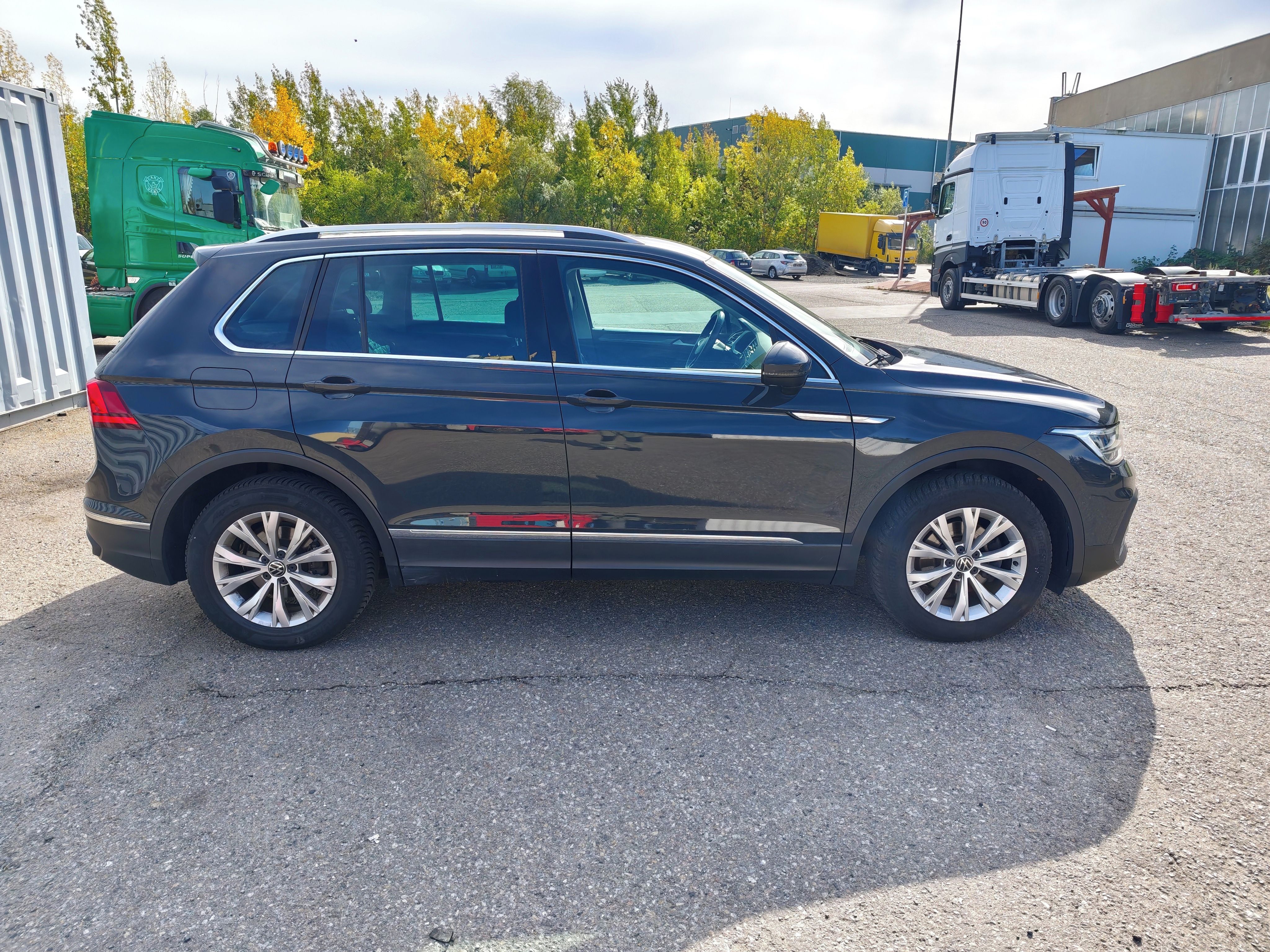 Volkswagen Tiguan, 1.5 TSI, hezký stav - fotka 3