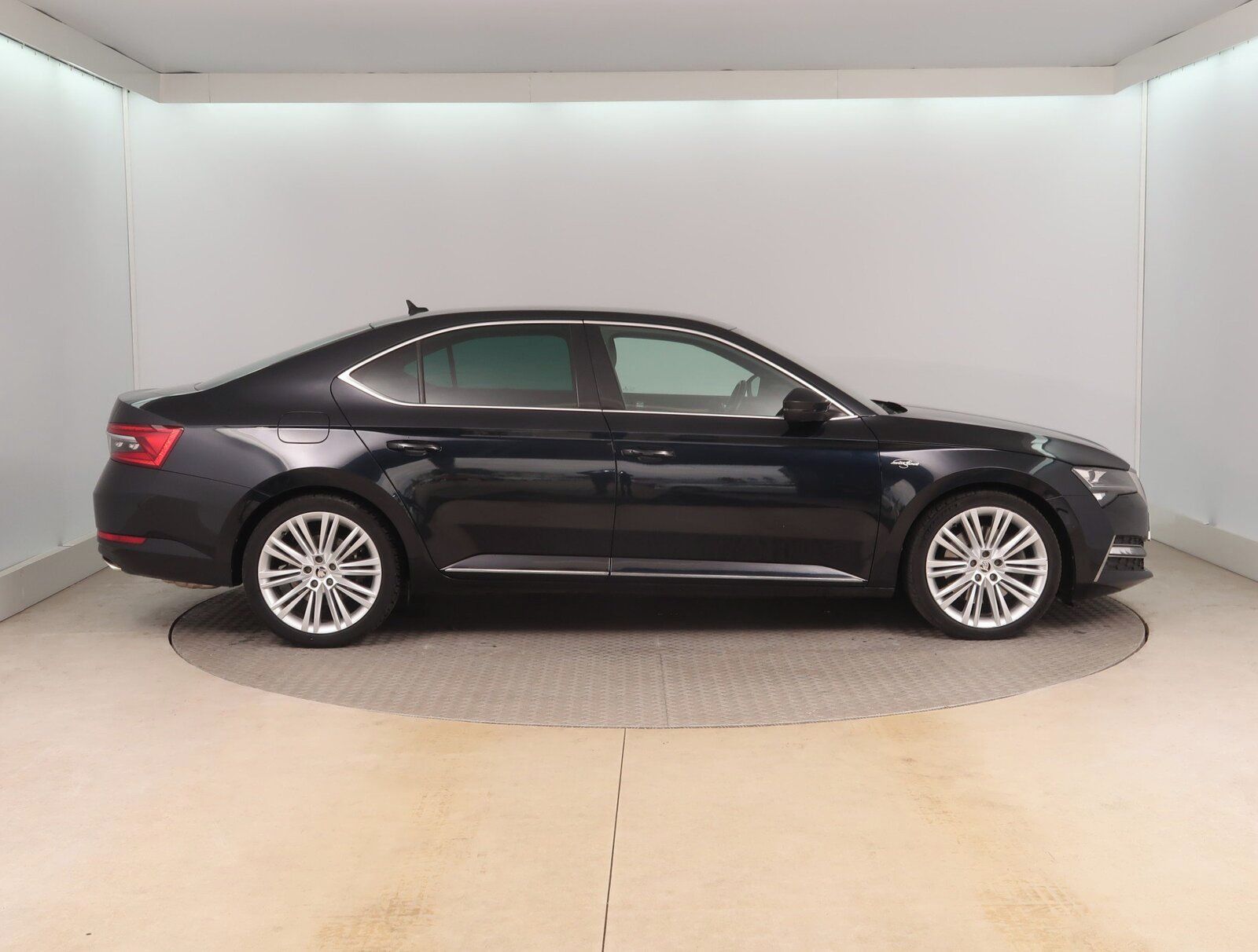 Škoda Superb, 2.0 TSI, Laurin&Klement, 4X4 - fotka 6