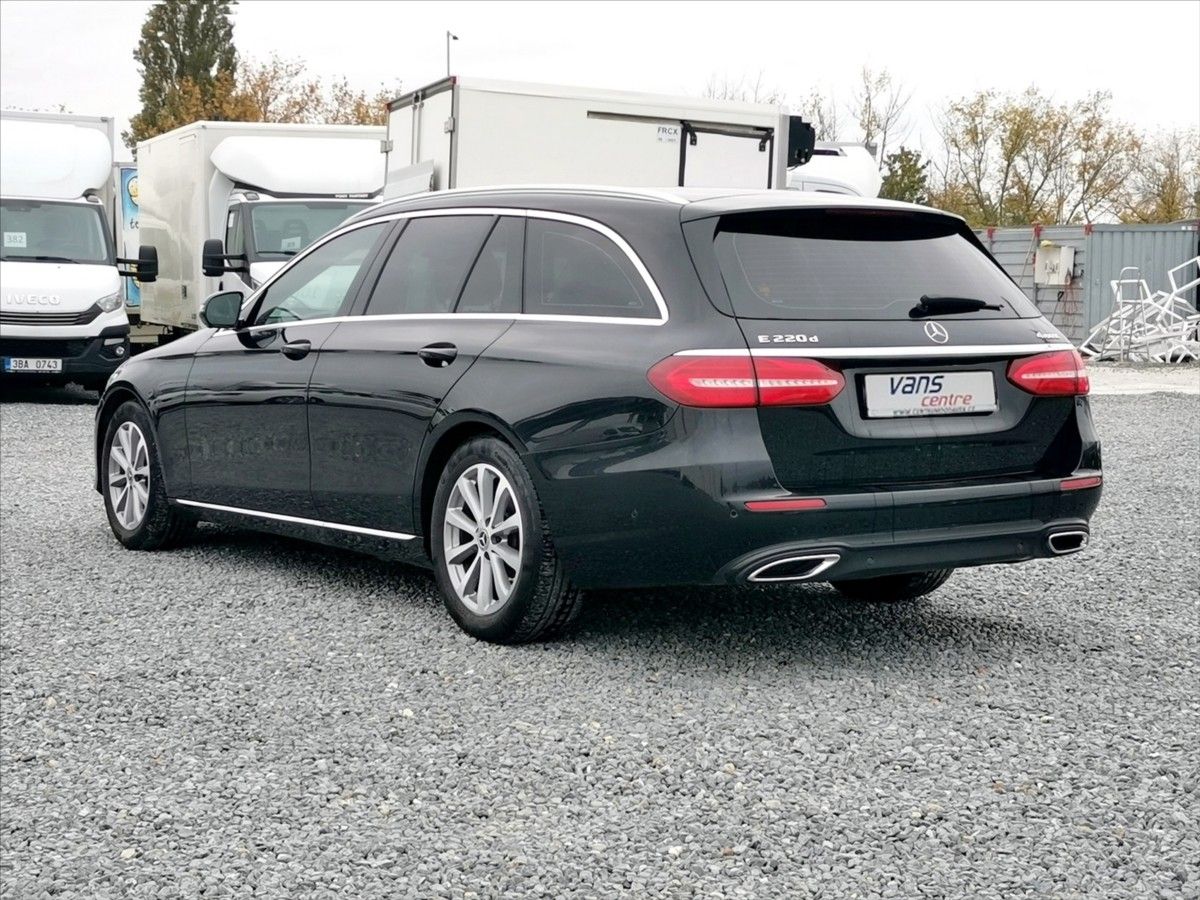 Mercedes-Benz Třídy E, 220d T 4matic*Avantgarde*tažné - fotka 4