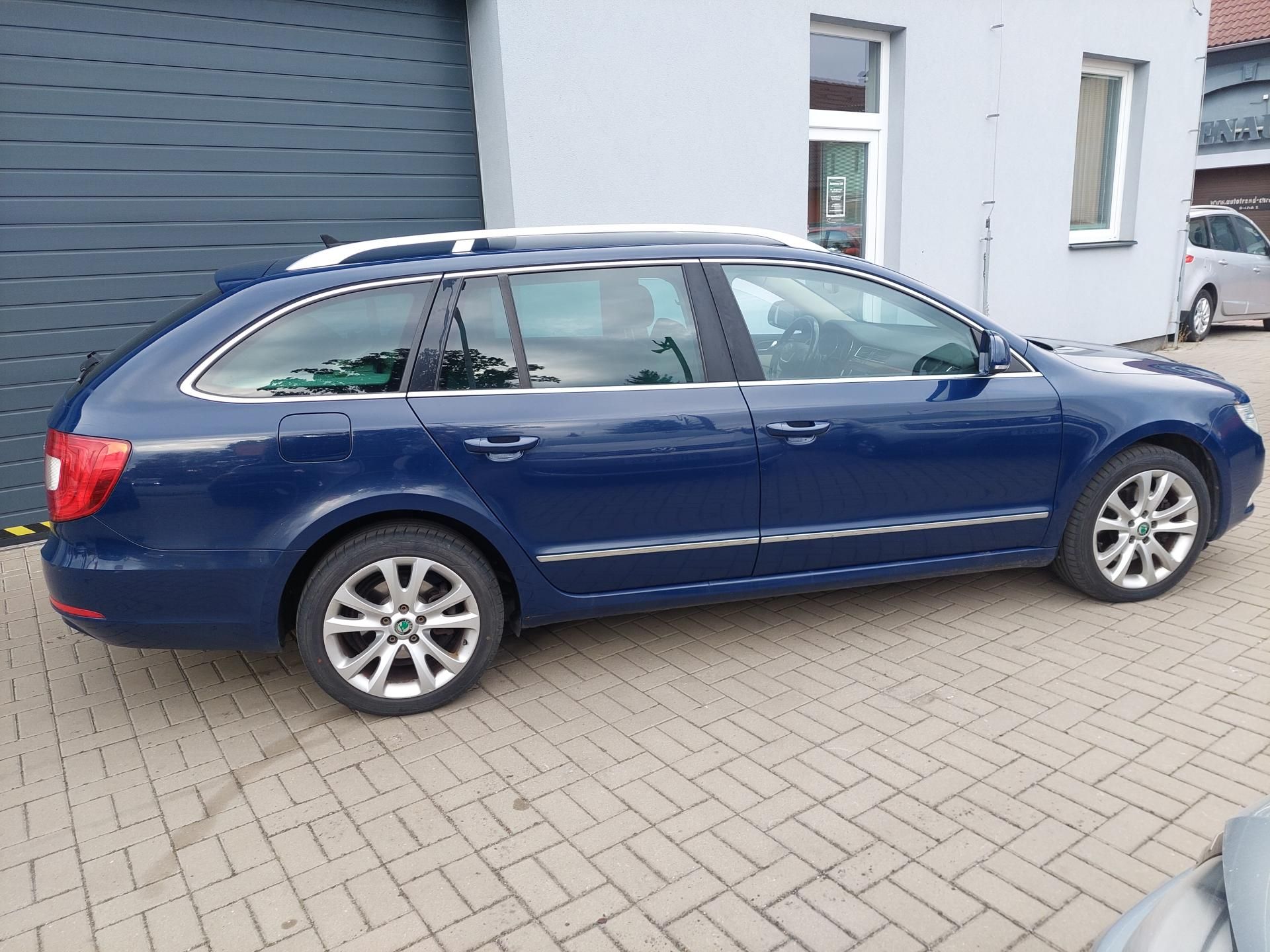 Škoda Superb, Combi 2.0TDi DSG 125kW - fotka 2