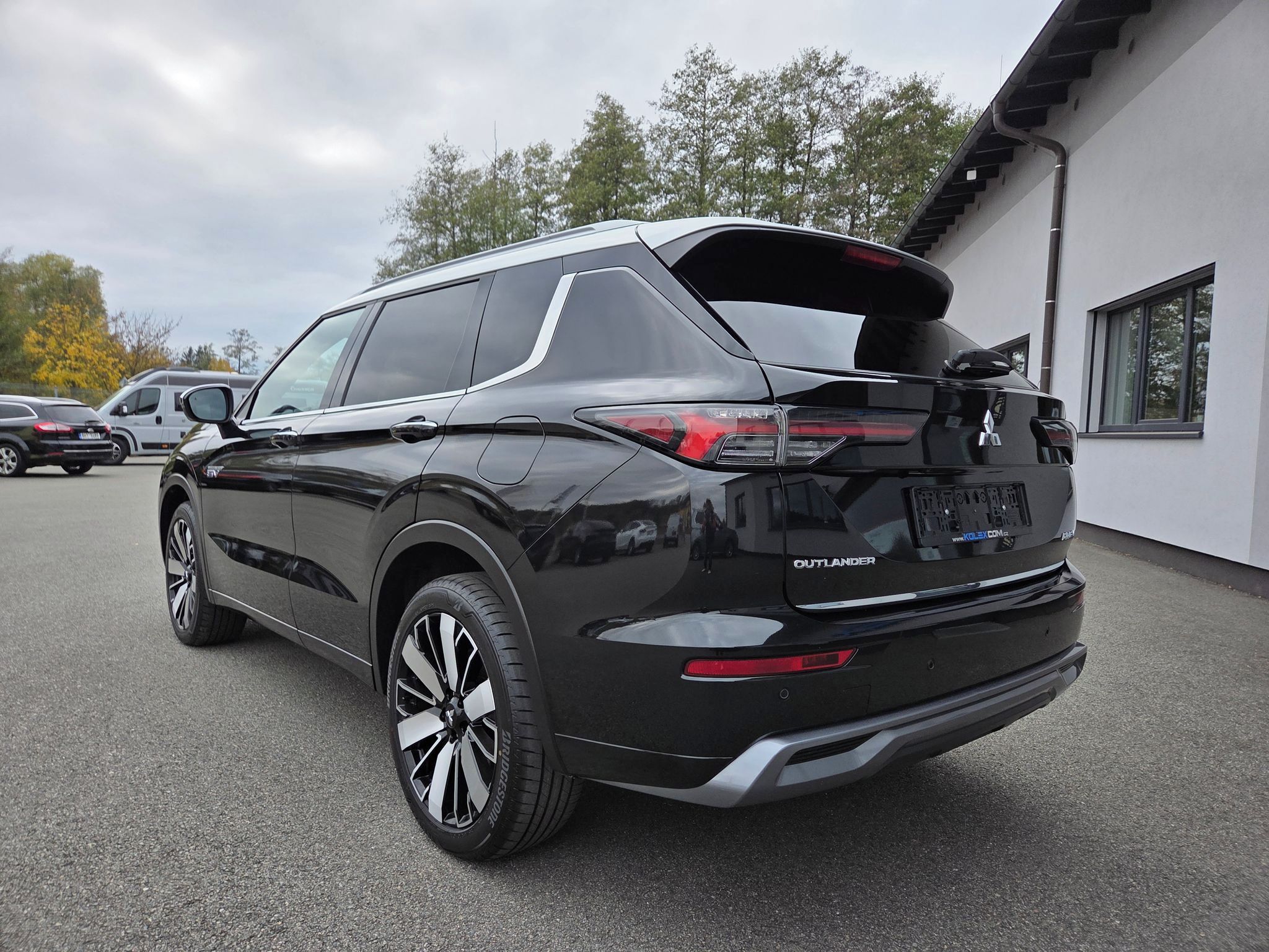 Mitsubishi Outlander, 2.4 PHEV 4x4 INSTYLE, taž. zař - fotka 3