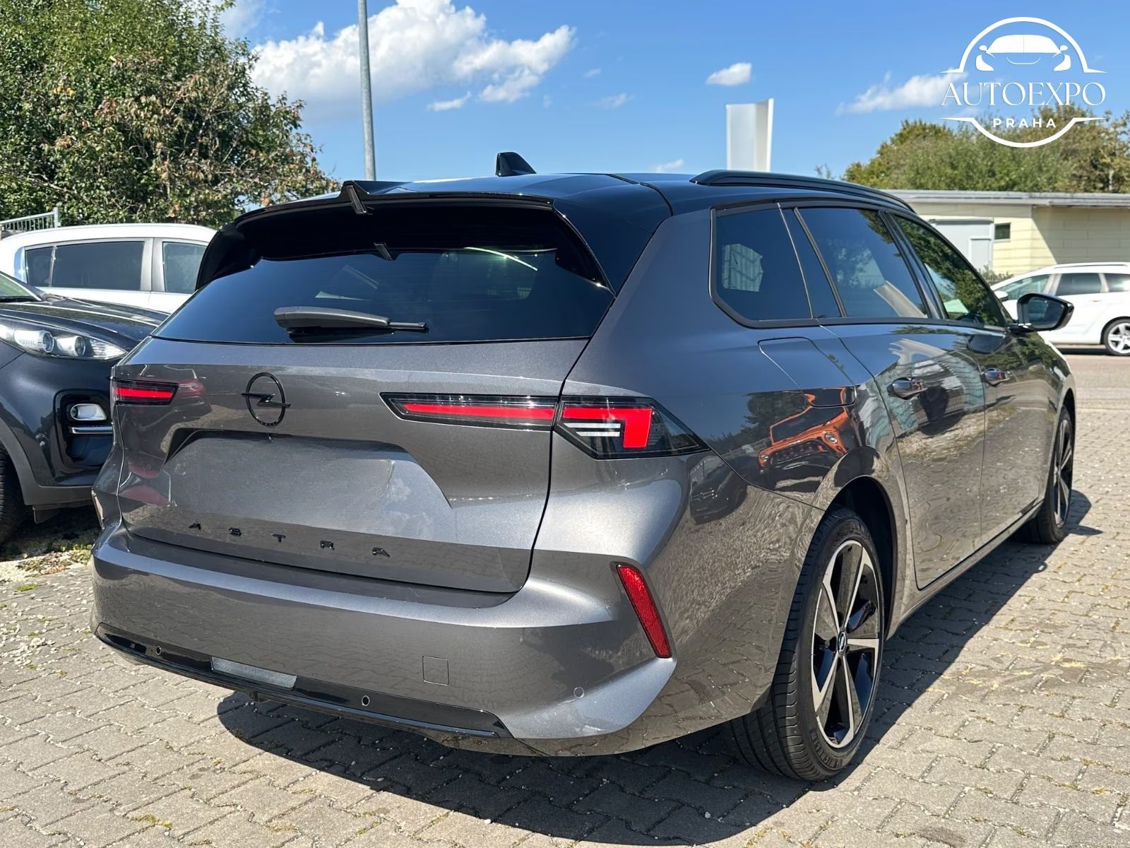 Opel Astra, L Sports Tourer GS - fotka 6