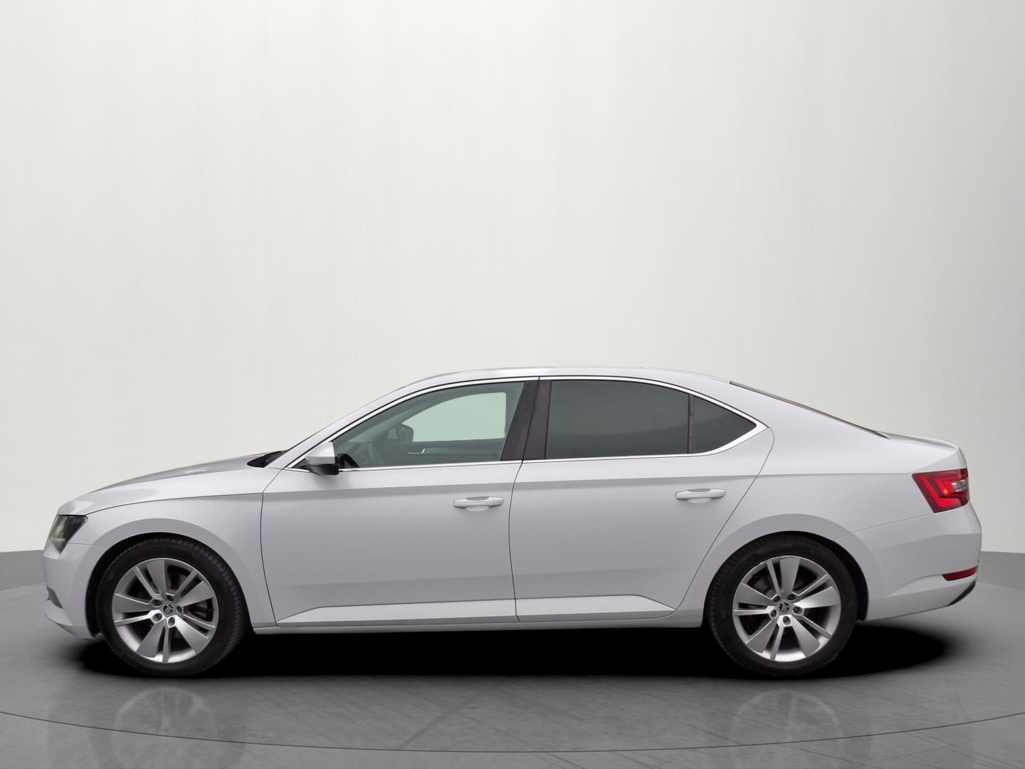 Škoda Superb, 2.0TDI DSG 4x4 Style ČR DPH - fotka 2