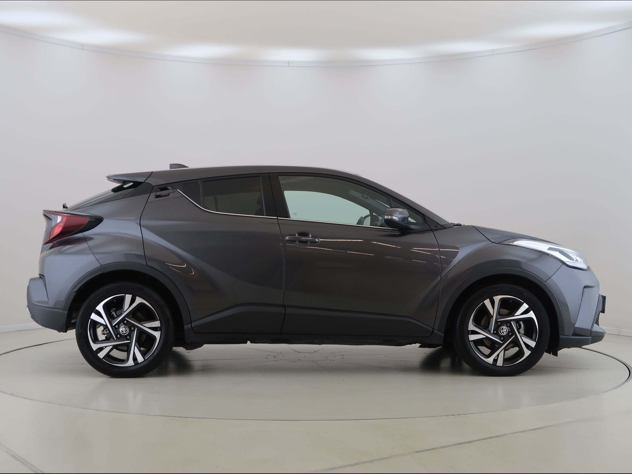 Toyota C-HR, 2.0Hybrid,Style,112KW,CZ,1Maj - fotka 4