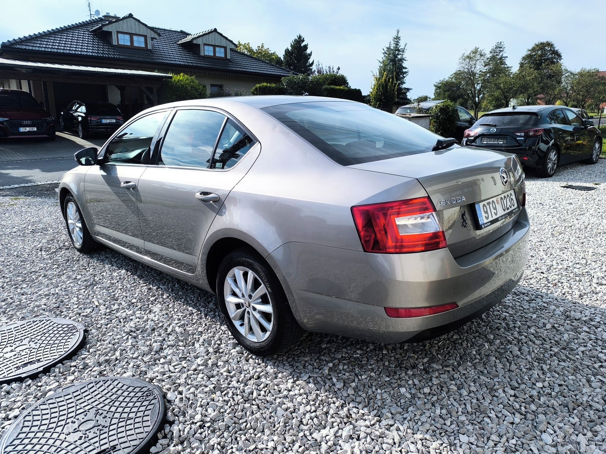 Škoda Octavia, 1.6 TDI 81kw Servisováno - fotka 4