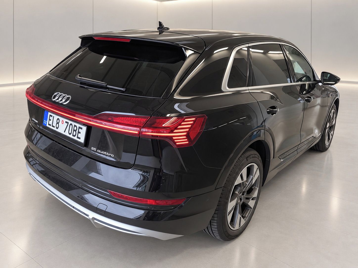 Audi e-tron, 55 S-Line Masáže Nový motor - fotka 2