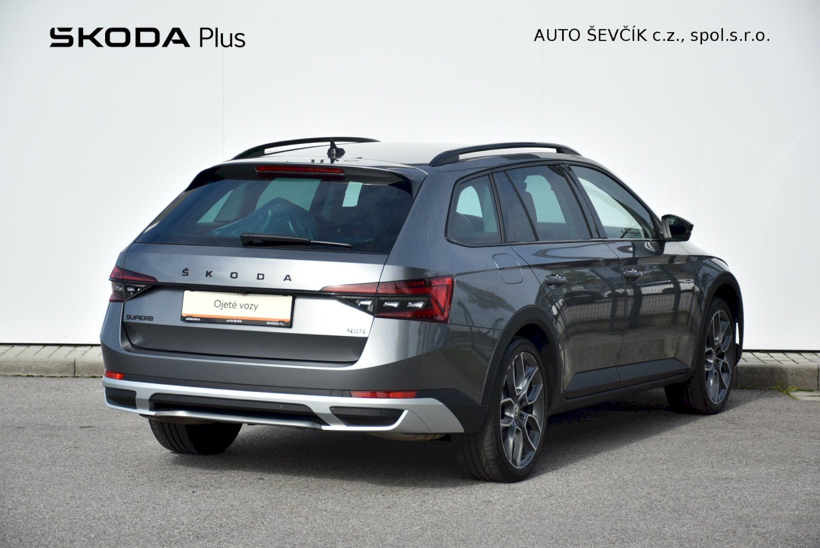 Škoda Superb, Scout 2.0 TSI 206kW 4x4 DSG - fotka 2